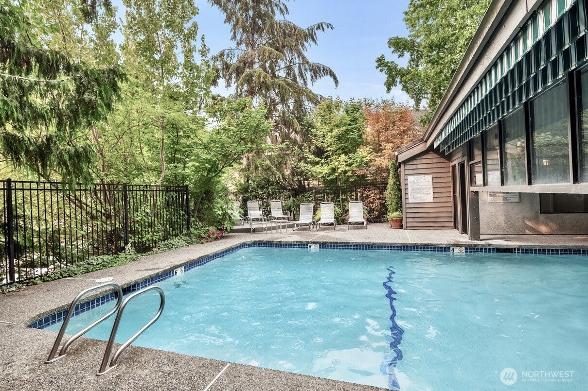 1380 Bellevue Way NE Unit: 4