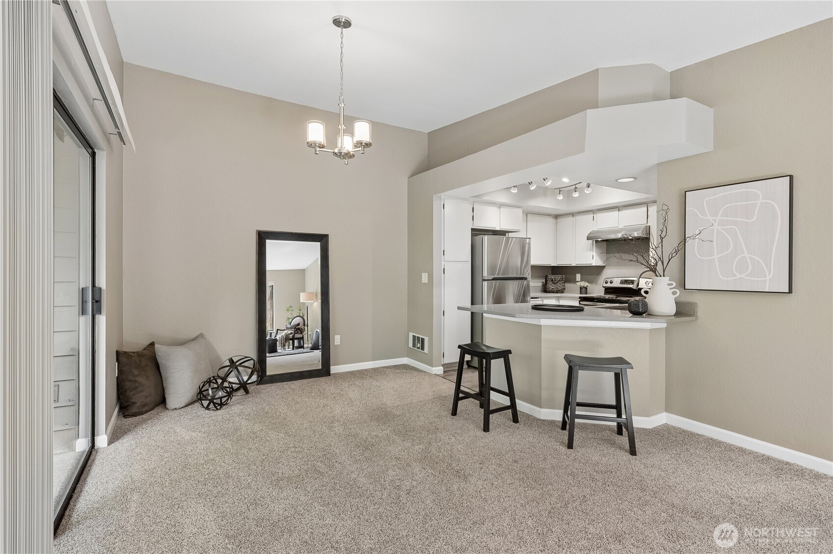 1380 Bellevue Way NE Unit: 4