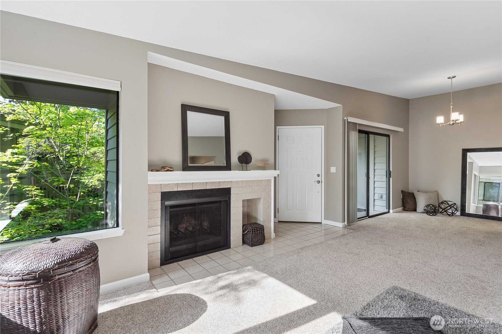 1380 Bellevue Way NE Unit: 4