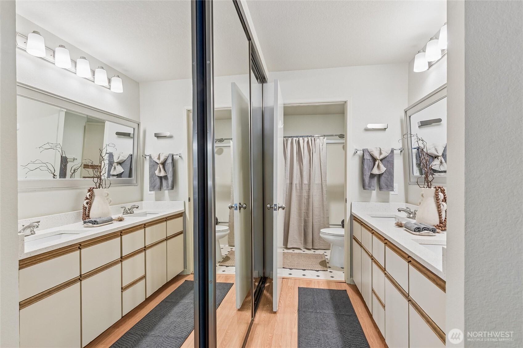 1354 Bellevue Way NE Unit: 3