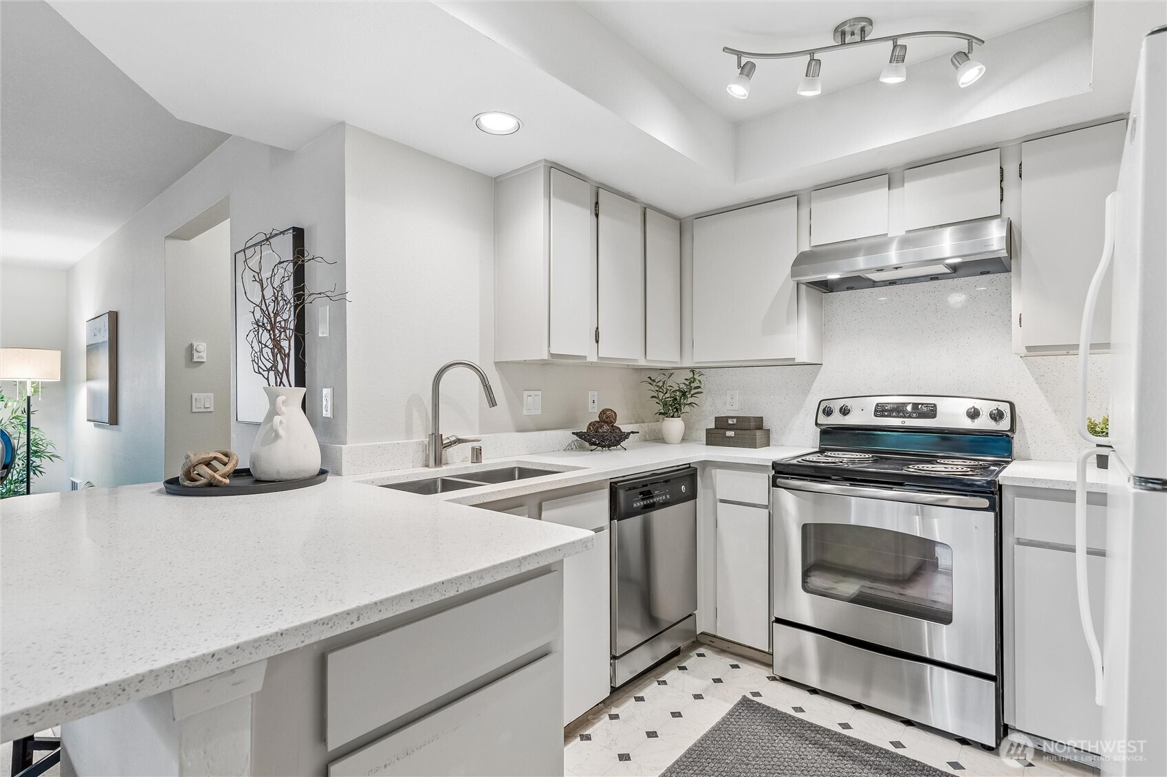 1354 Bellevue Way NE Unit: 3