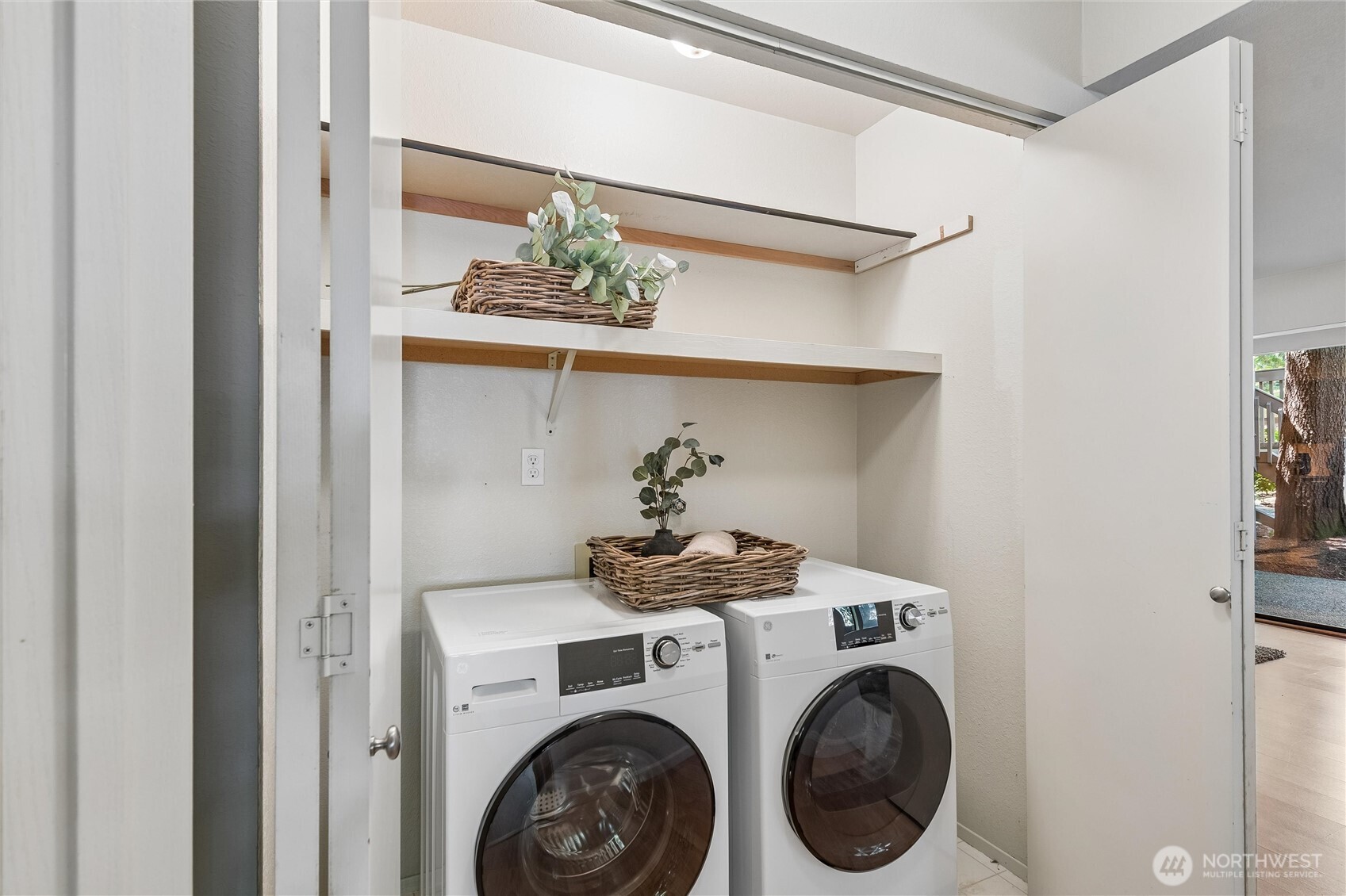 1354 Bellevue Way NE Unit: 3