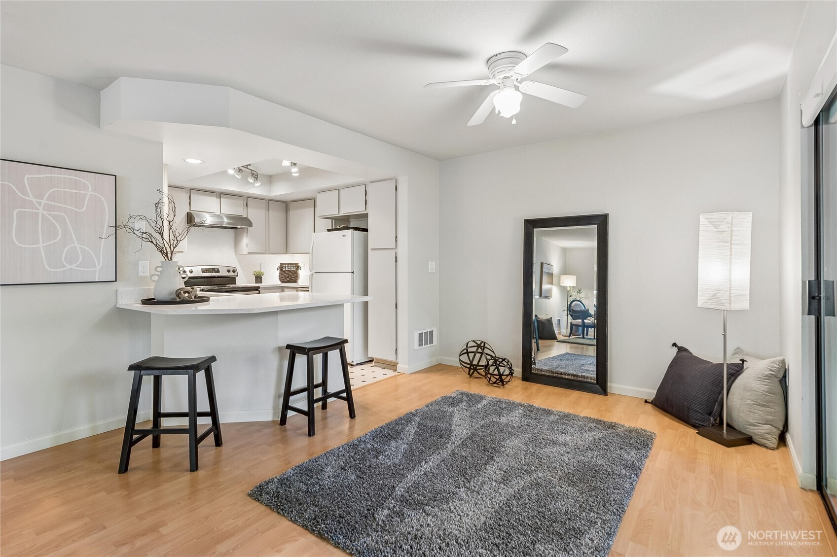 1354 Bellevue Way NE Unit: 3