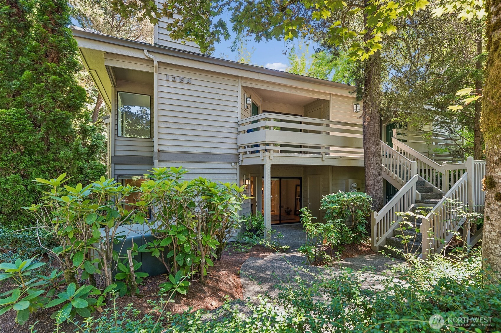 1354 Bellevue Way NE Unit: 3
