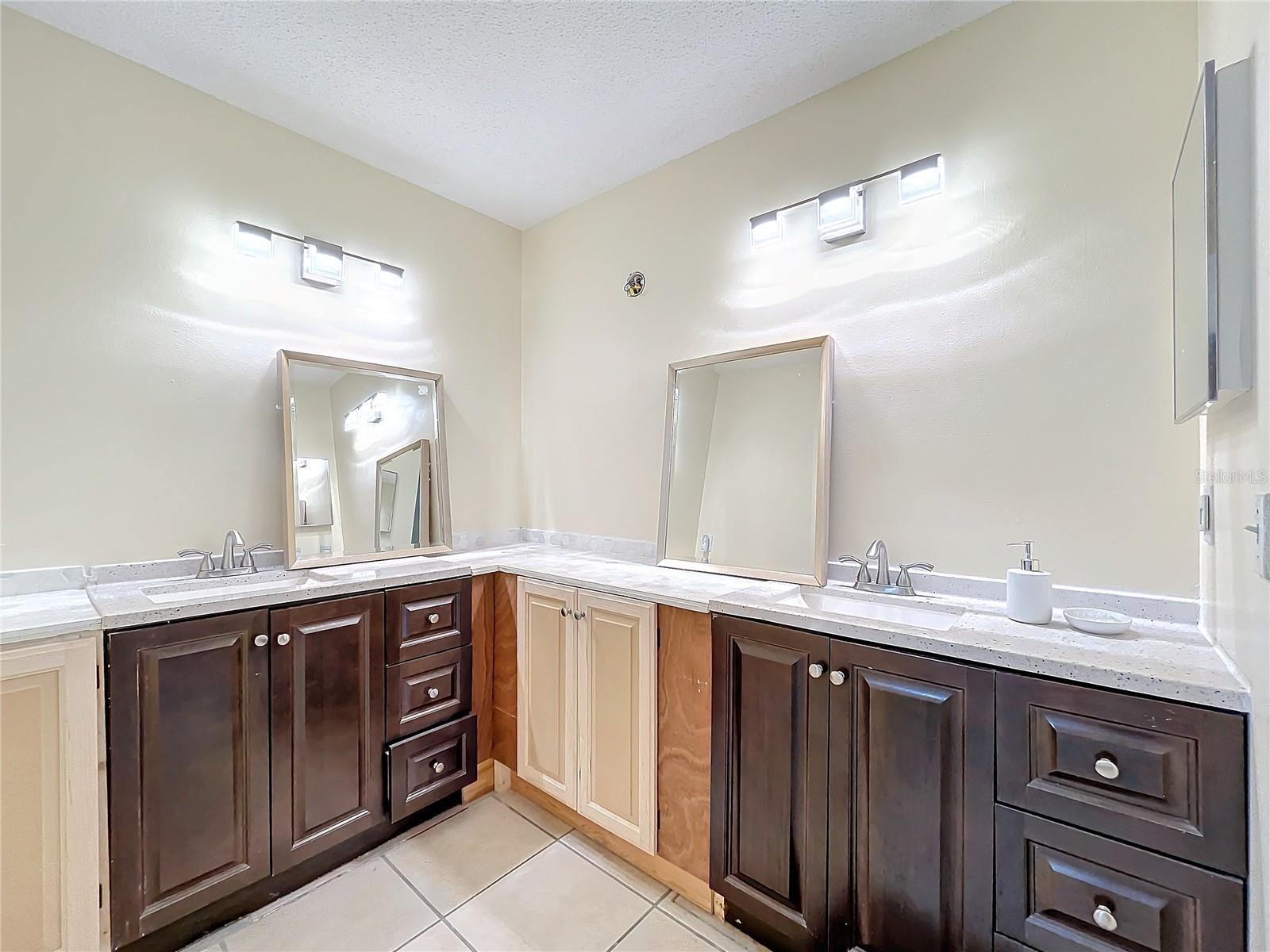 2760 WHISPER LAKES CLUB CIR