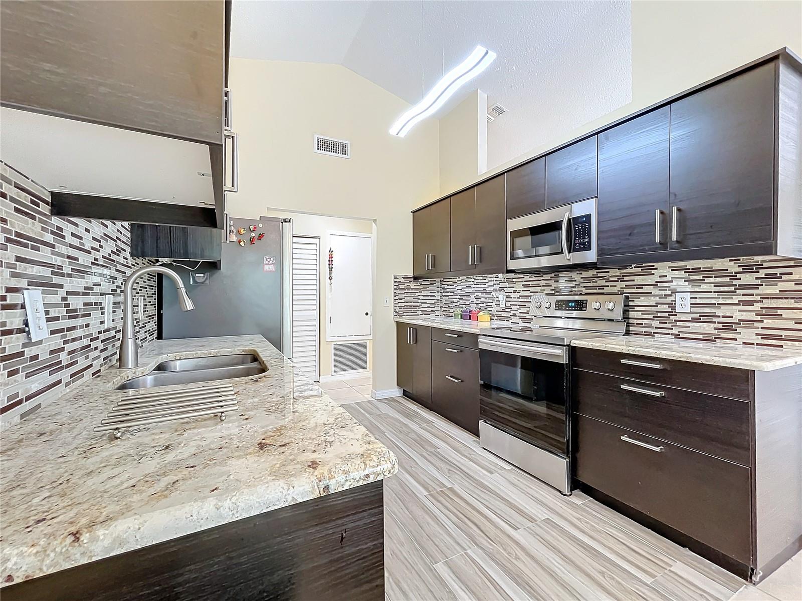 2760 WHISPER LAKES CLUB CIR