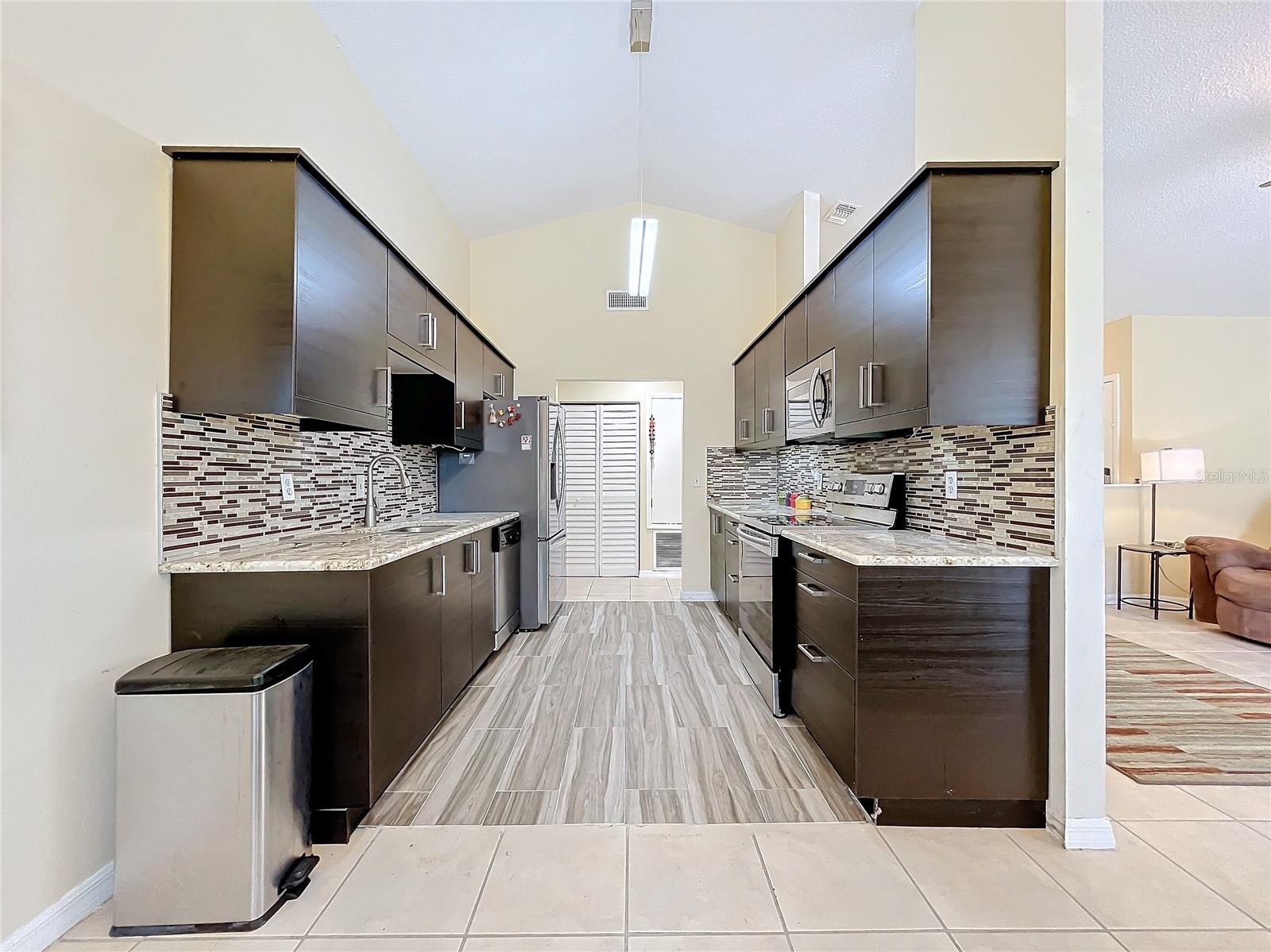 2760 WHISPER LAKES CLUB CIR