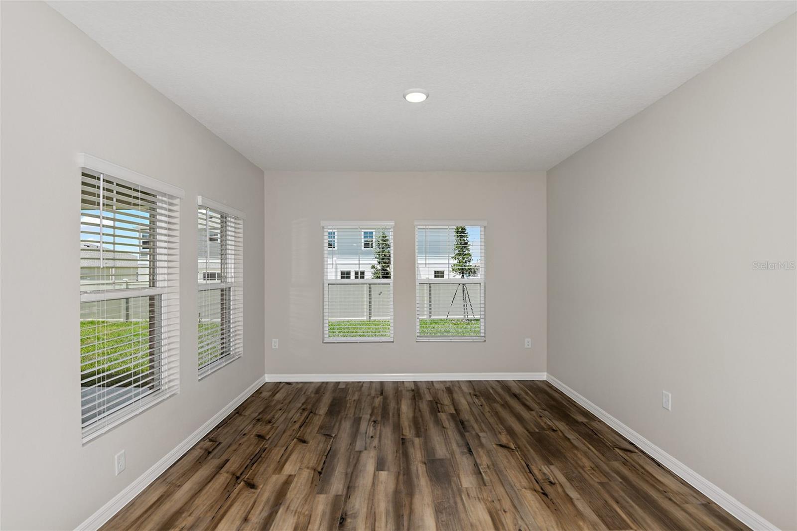 2292 CANYON OAK DR