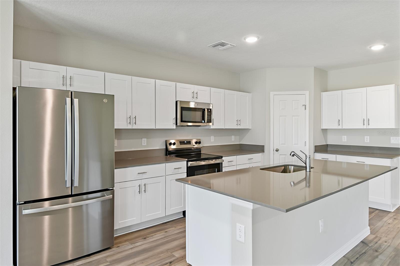 2292 CANYON OAK DR