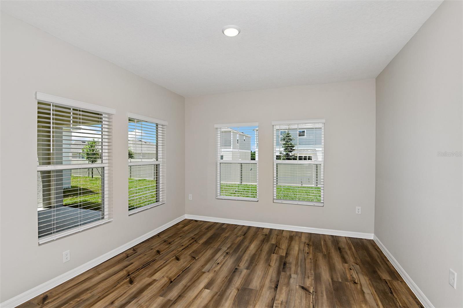 2292 CANYON OAK DR