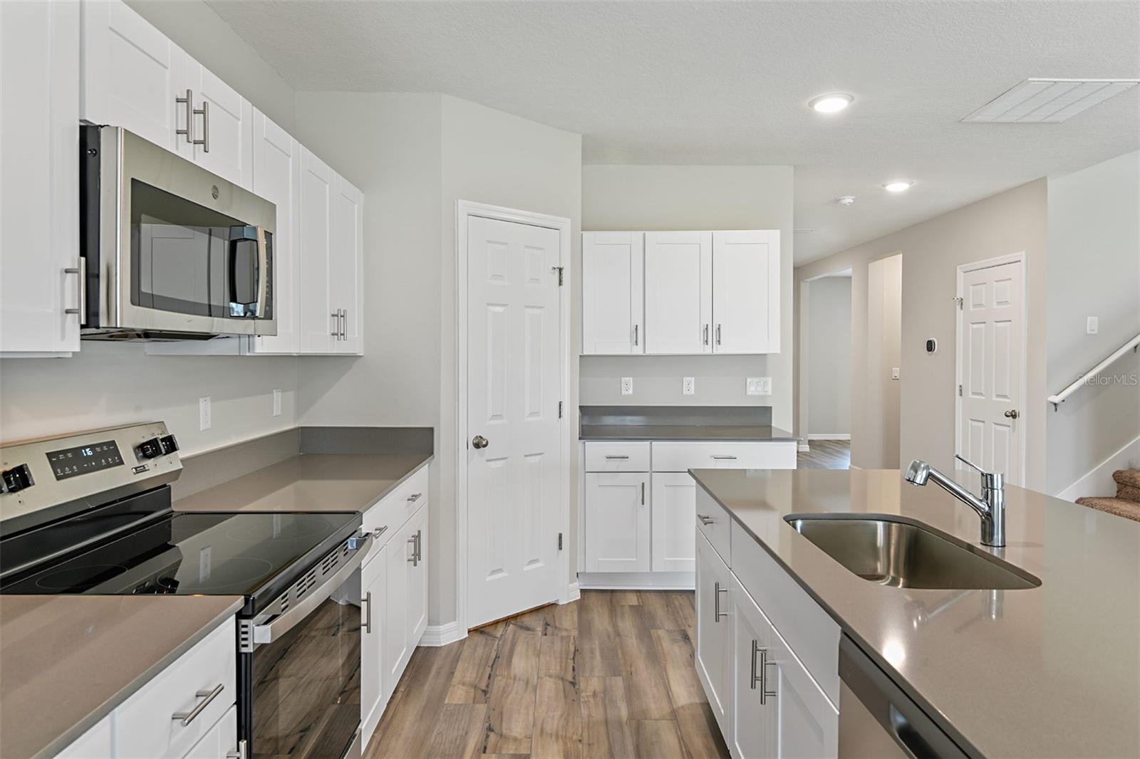 2292 CANYON OAK DR