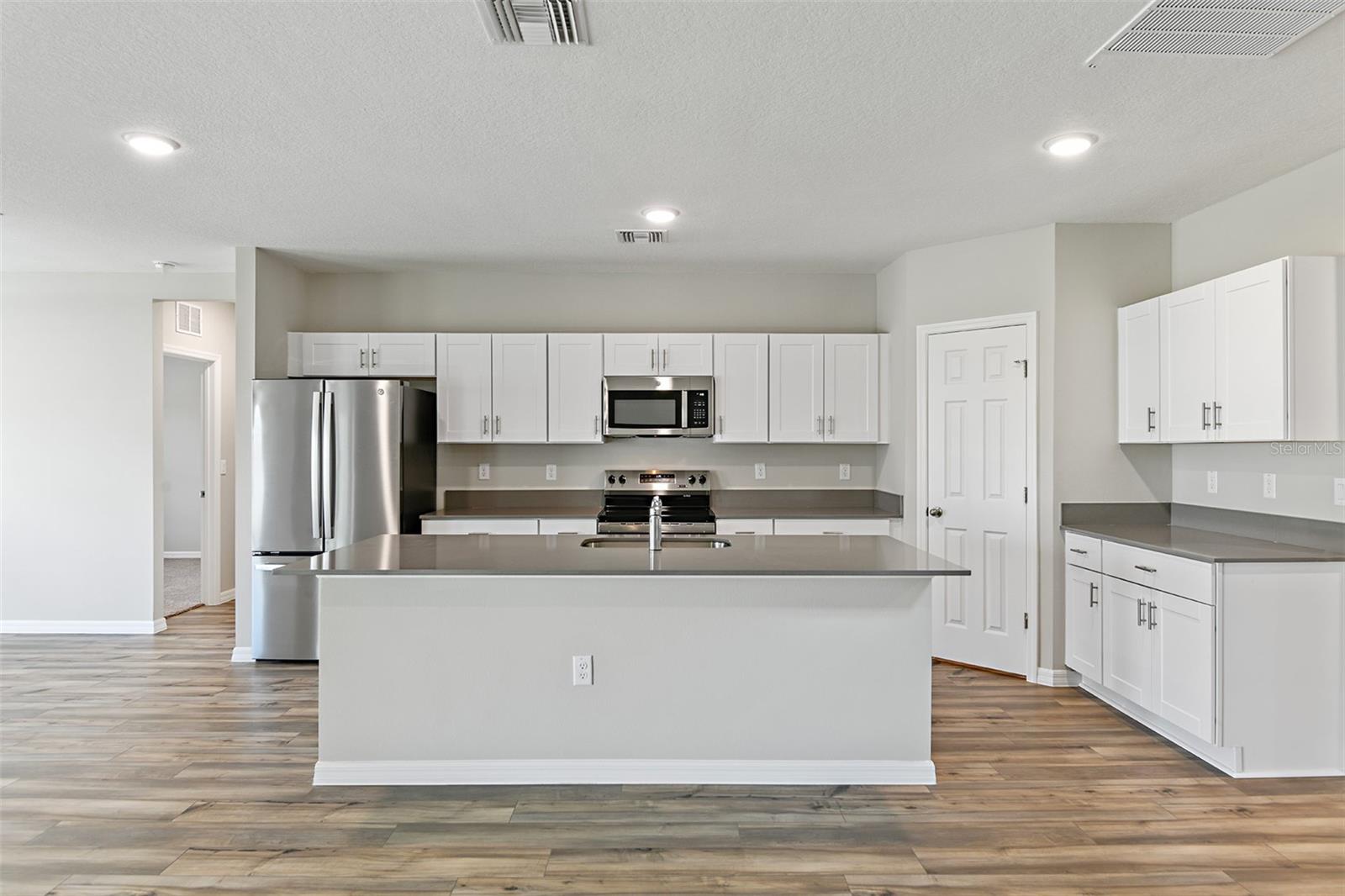 2292 CANYON OAK DR