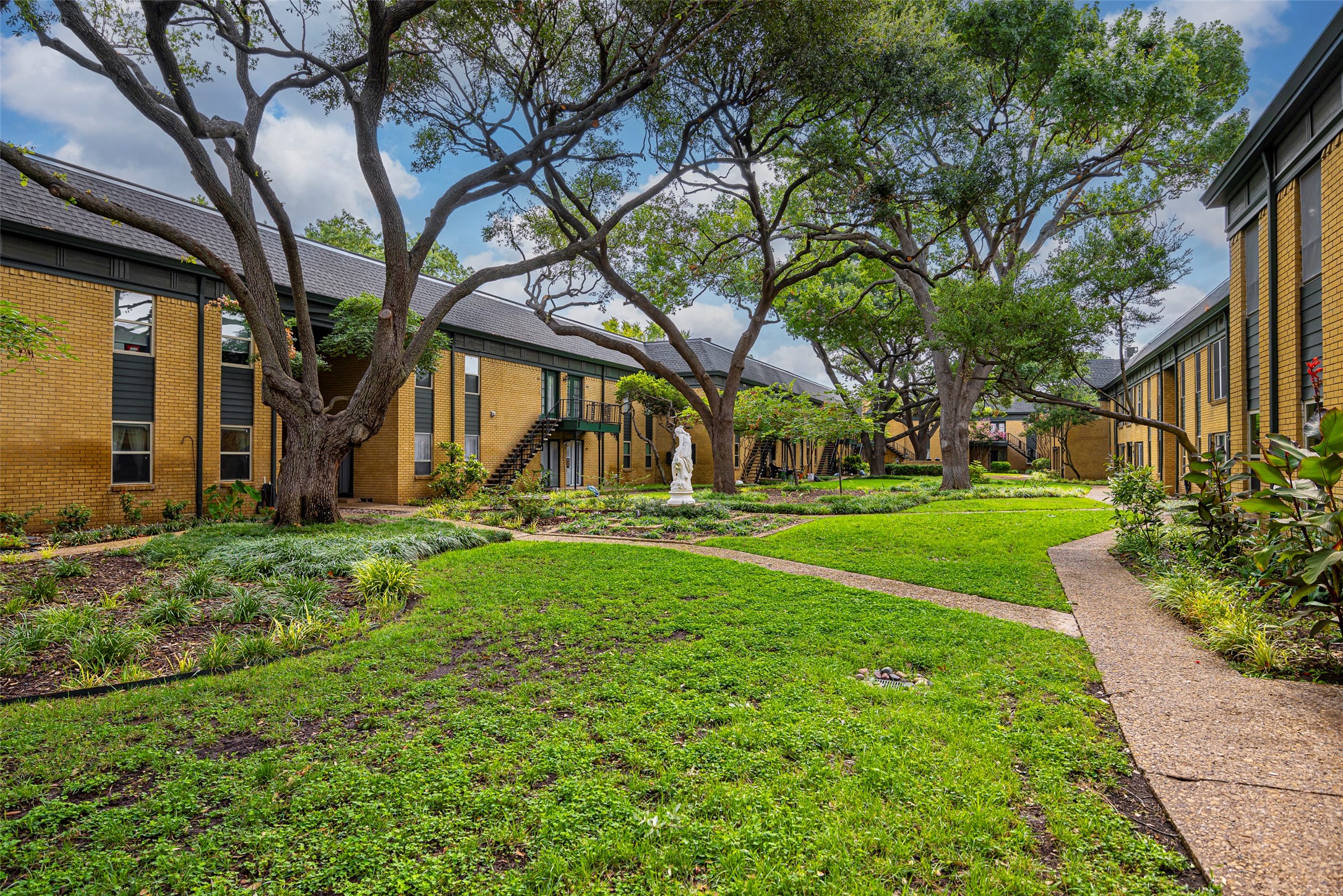 6016 E University Boulevard 119