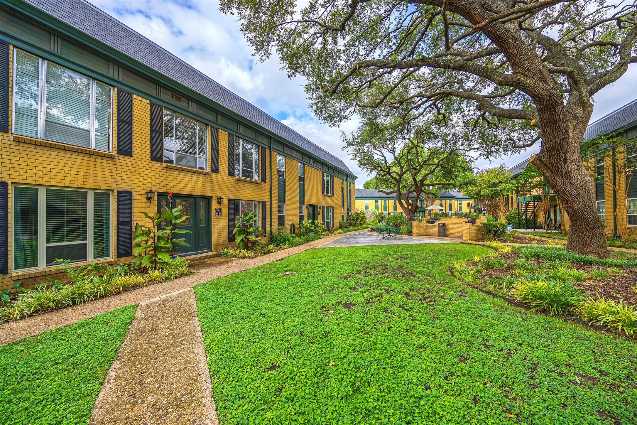 6016 E University Boulevard 119