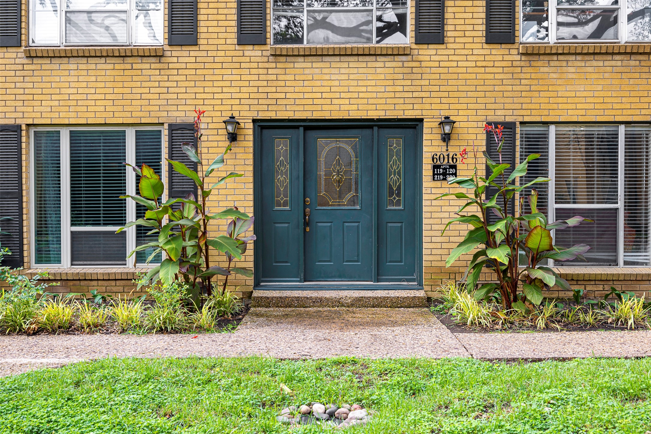 6016 E University Boulevard 119