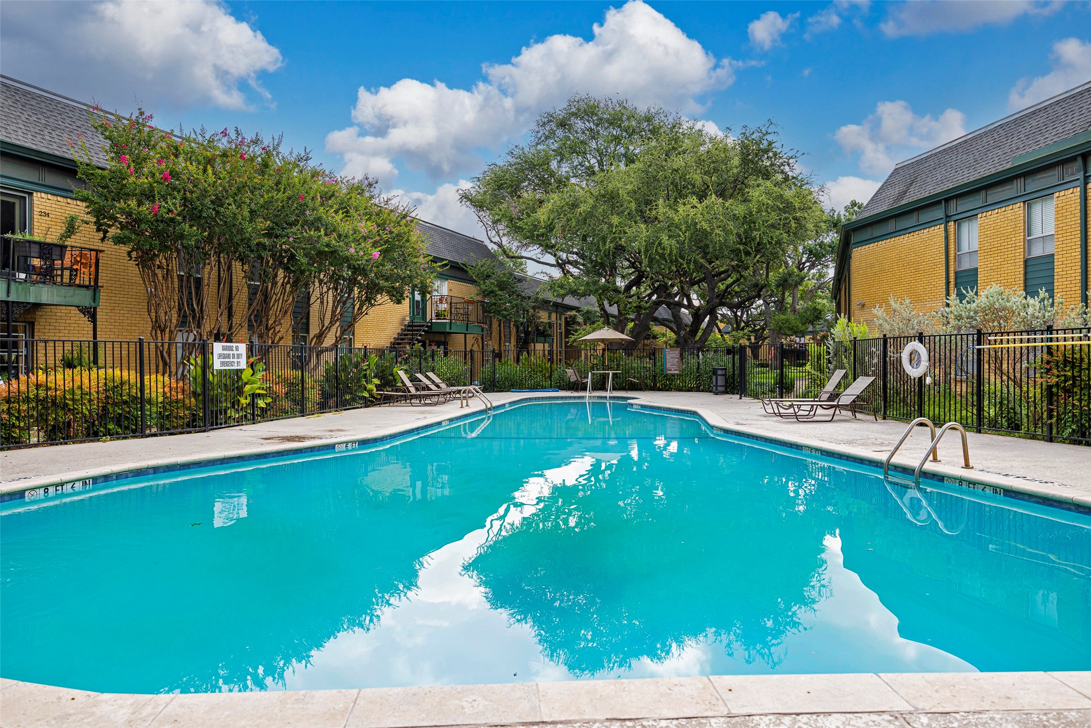 6016 E University Boulevard 220