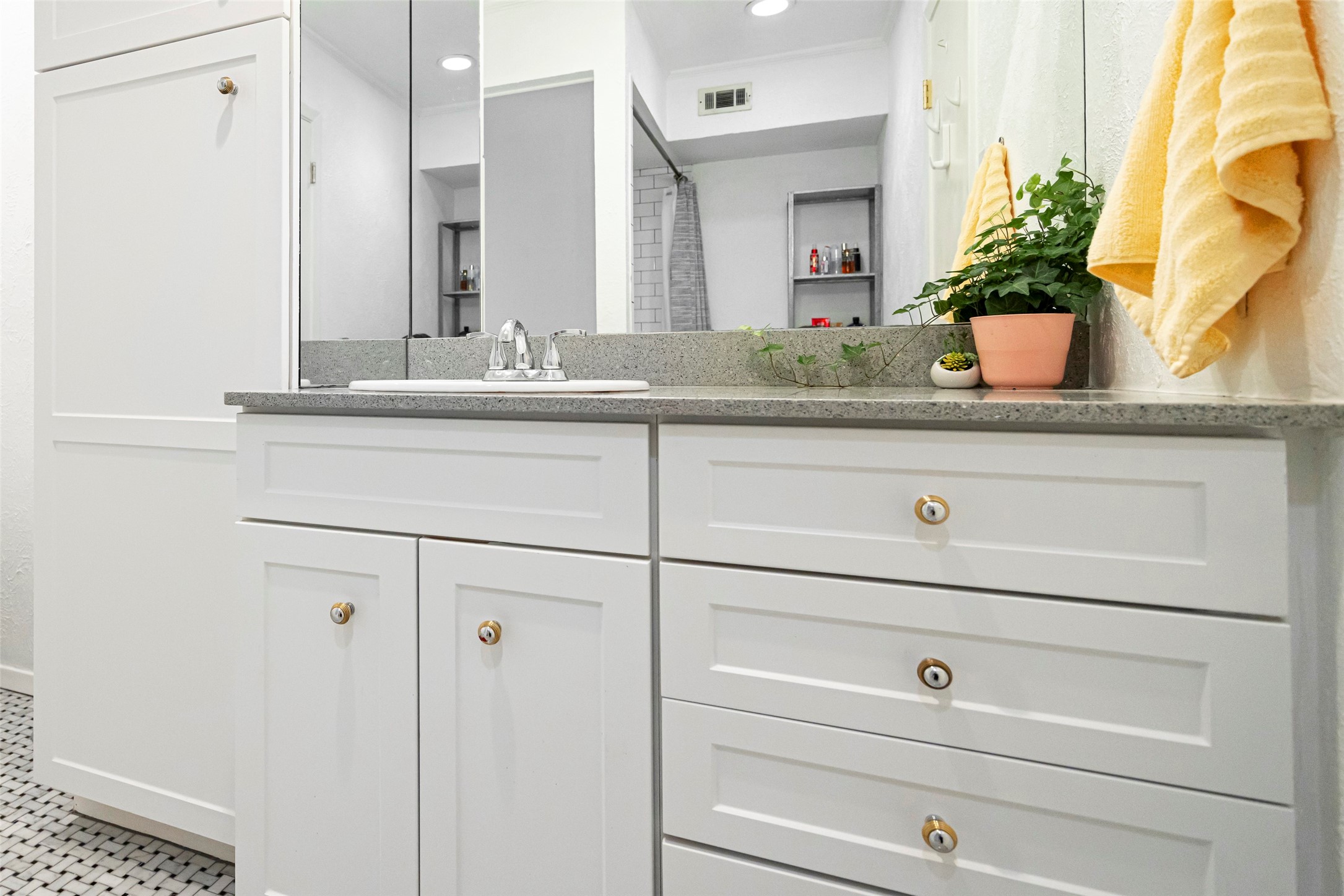 6016 E University Boulevard 220