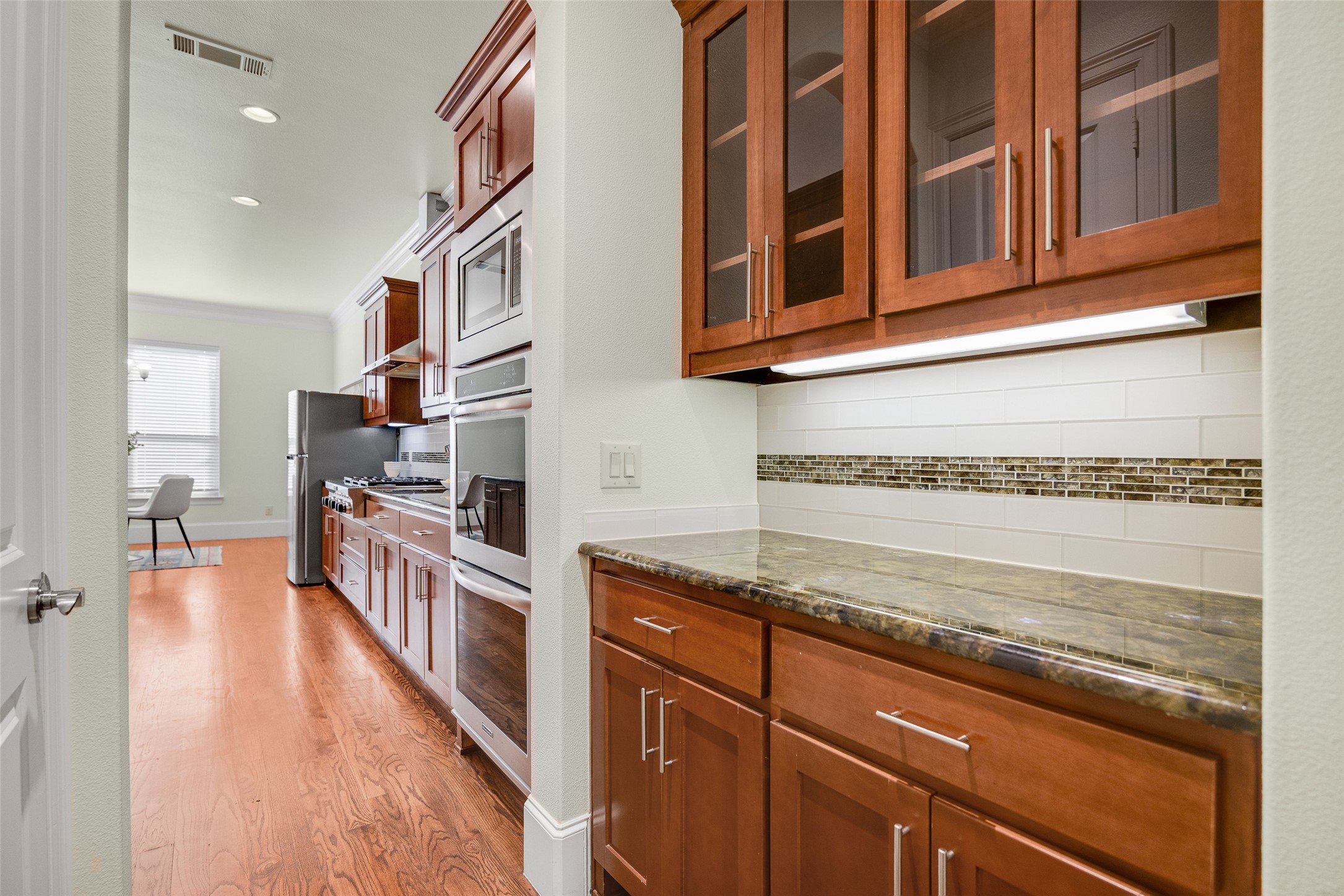 6306 Lakeshore Drive