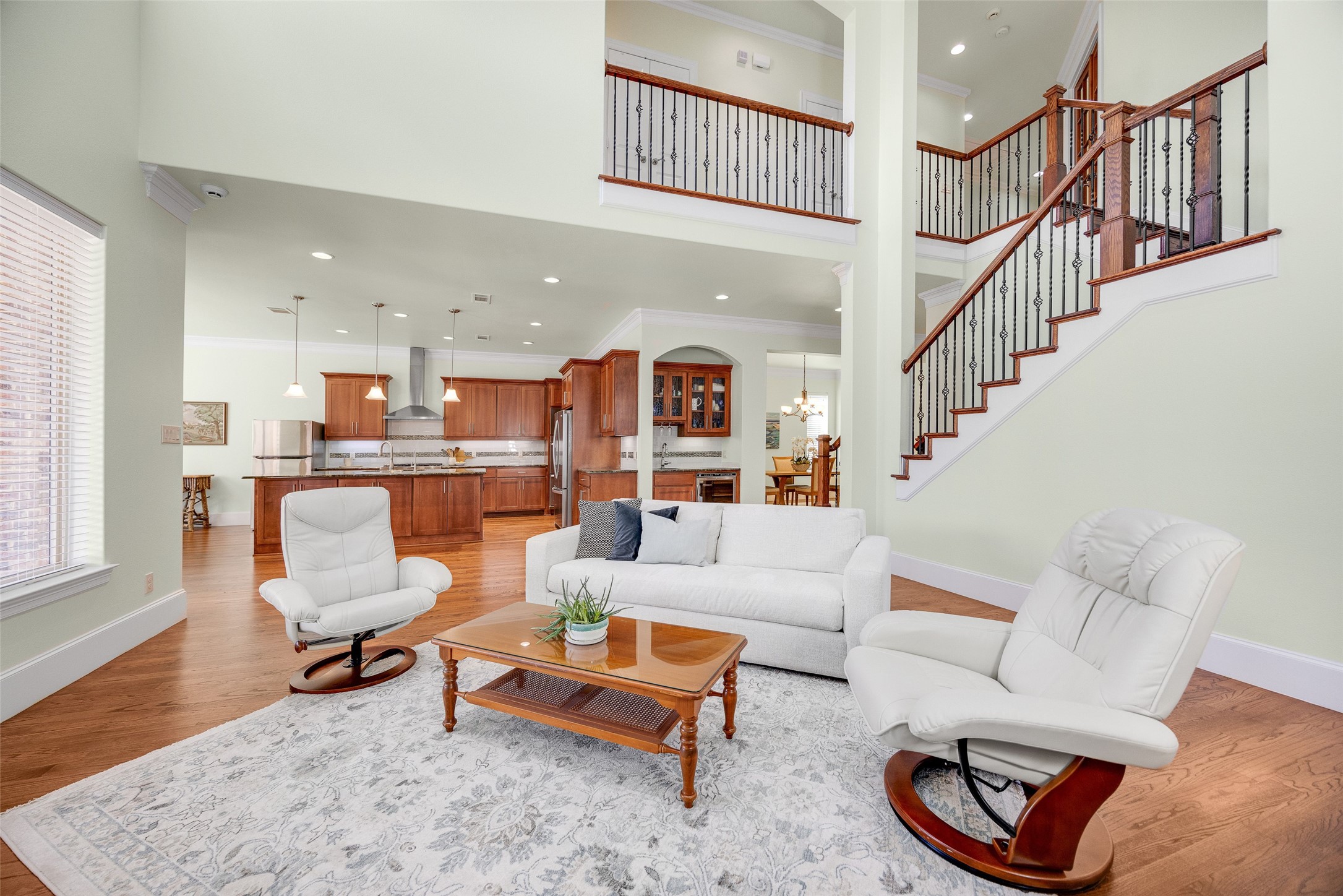 6306 Lakeshore Drive