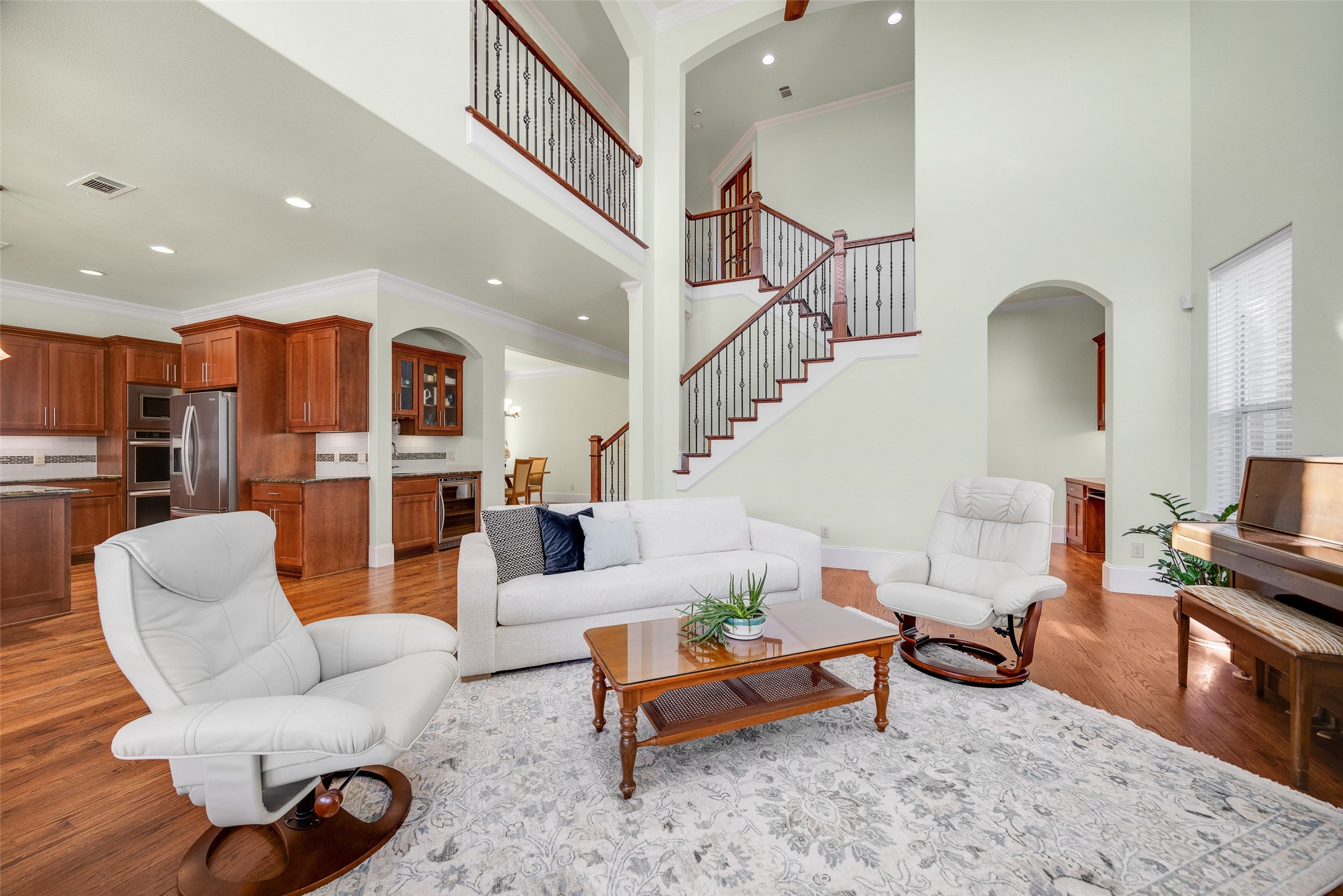 6306 Lakeshore Drive
