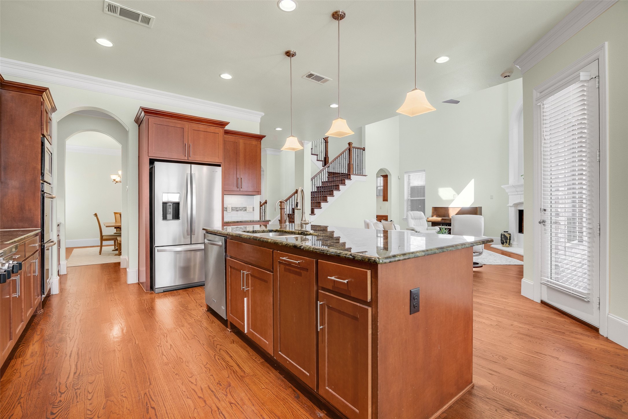 6306 Lakeshore Drive