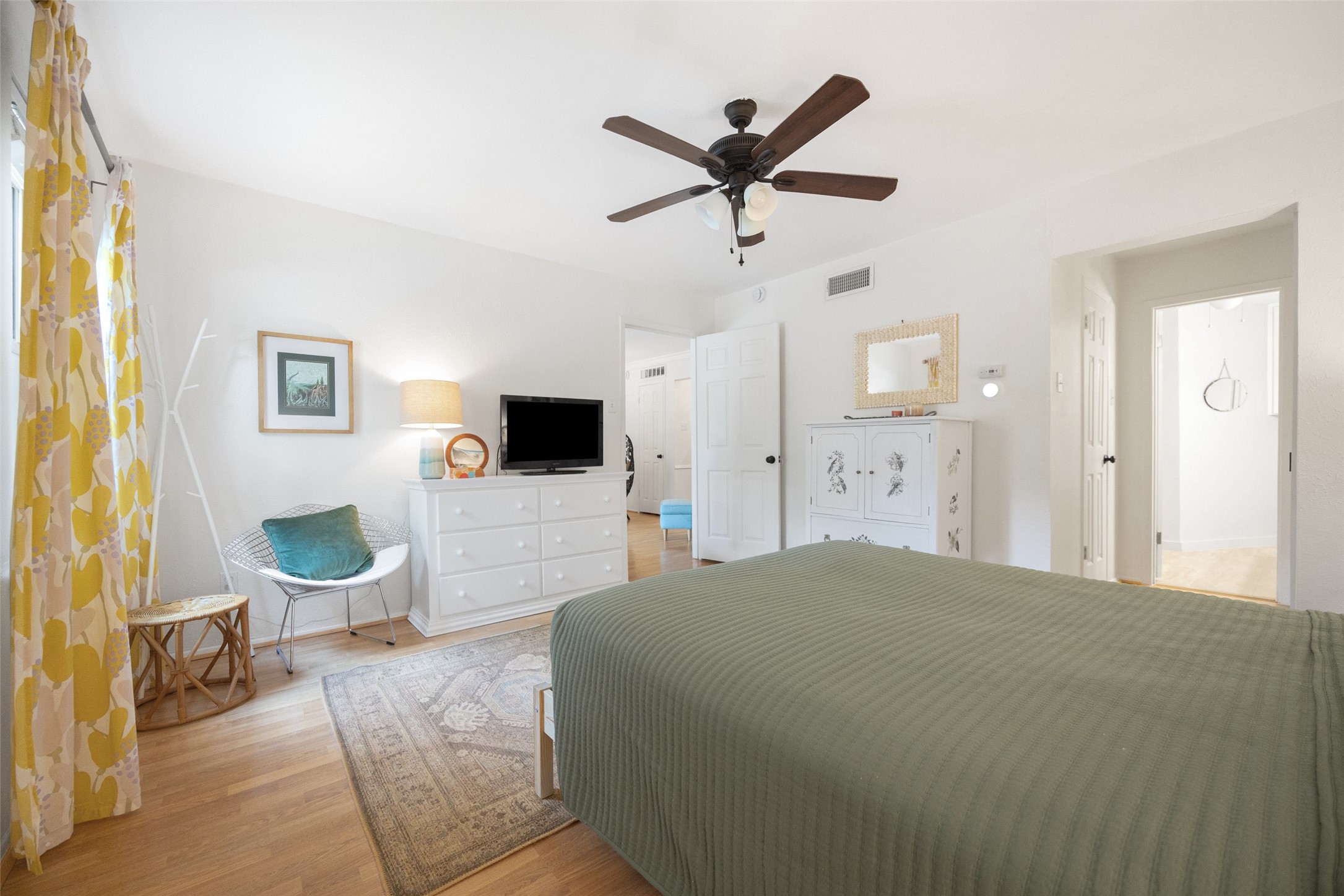 6018 E University Boulevard 201