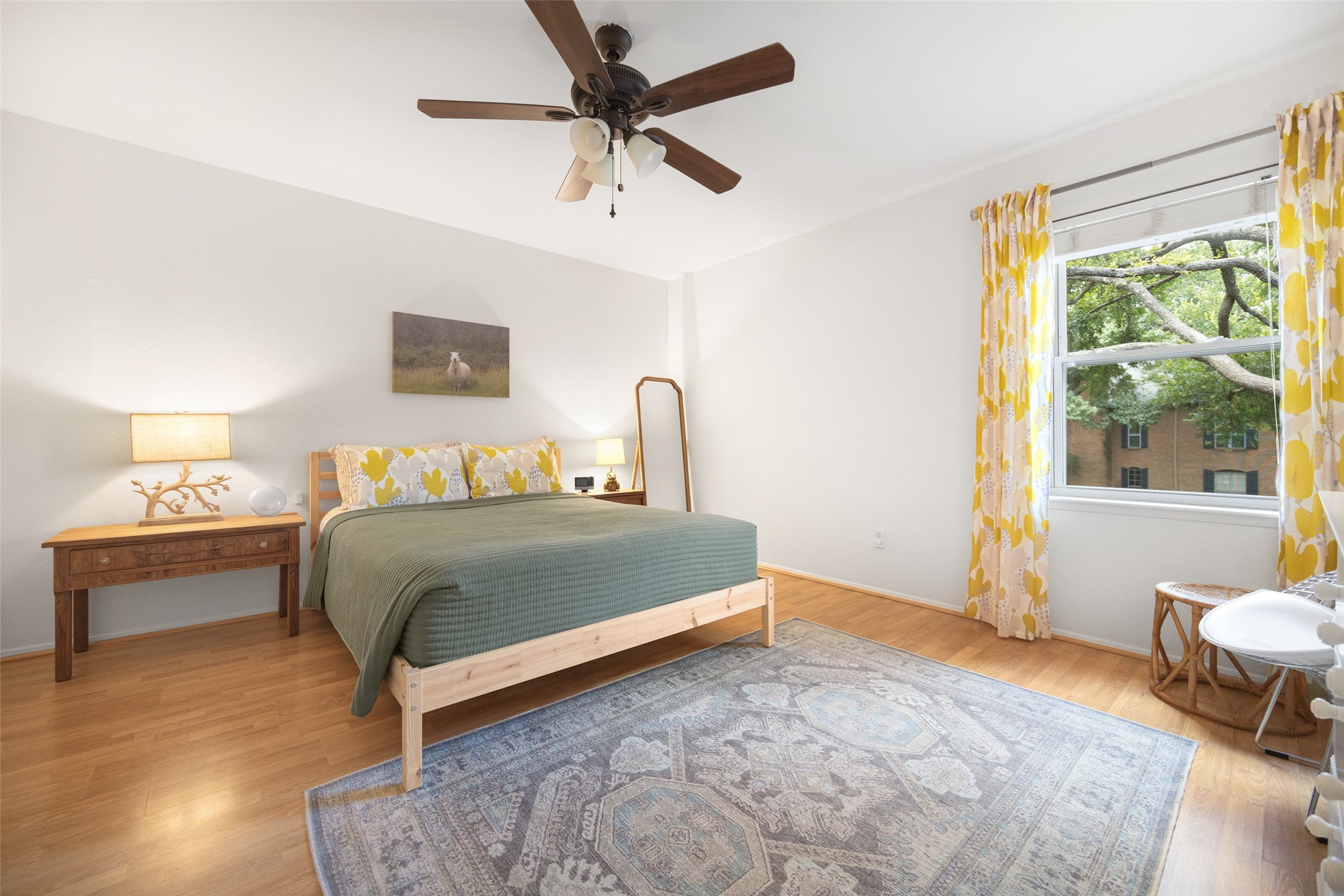 6018 E University Boulevard 201