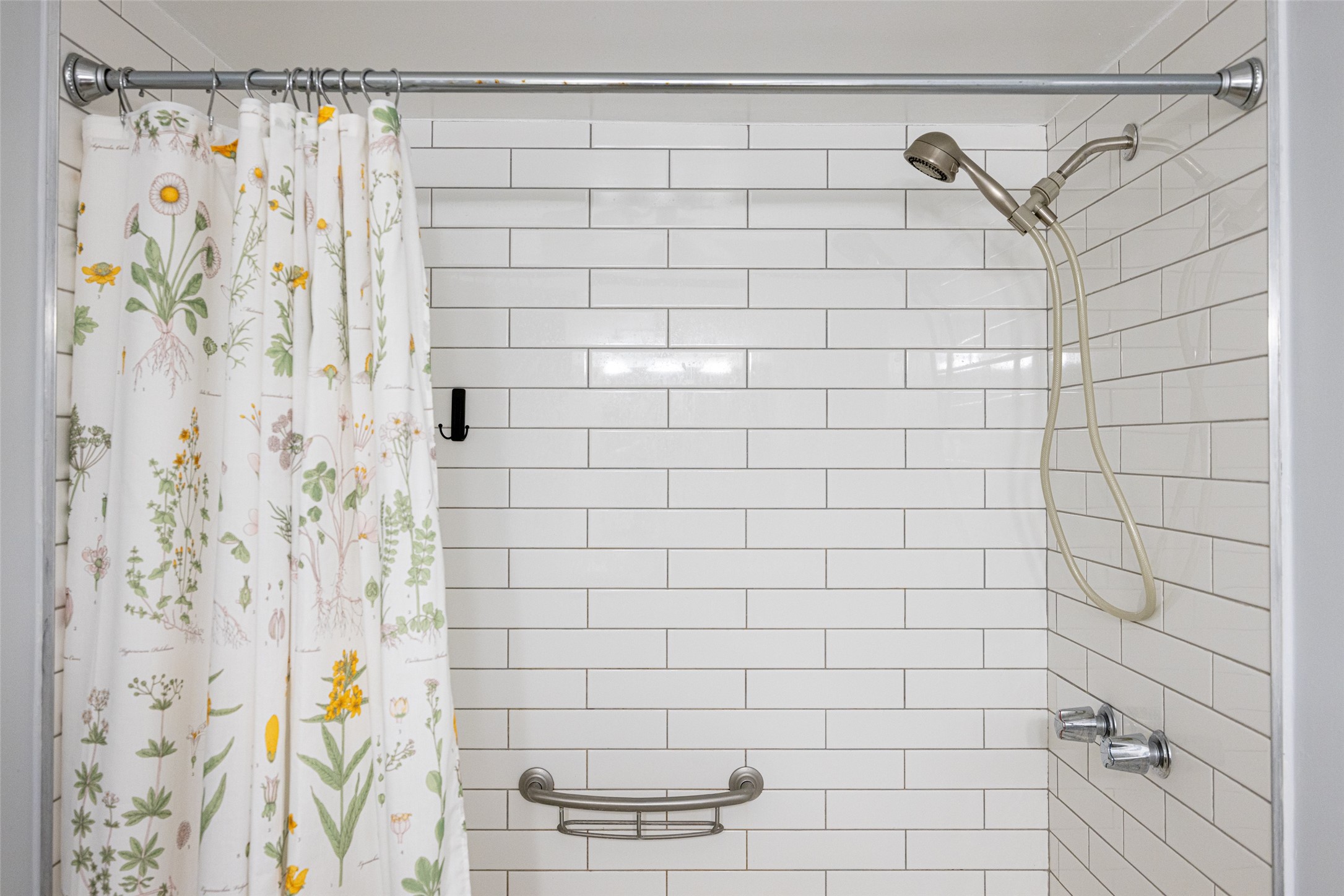 6018 E University Boulevard 201