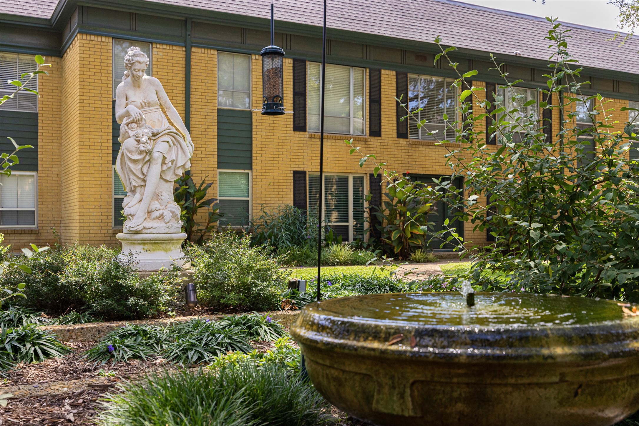 6018 E University Boulevard 201