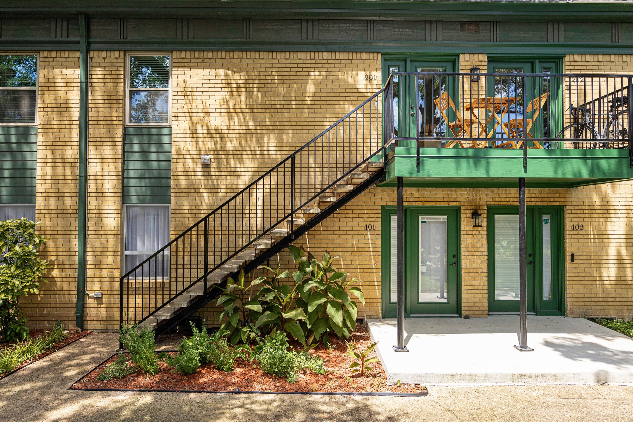 6018 E University Boulevard 201