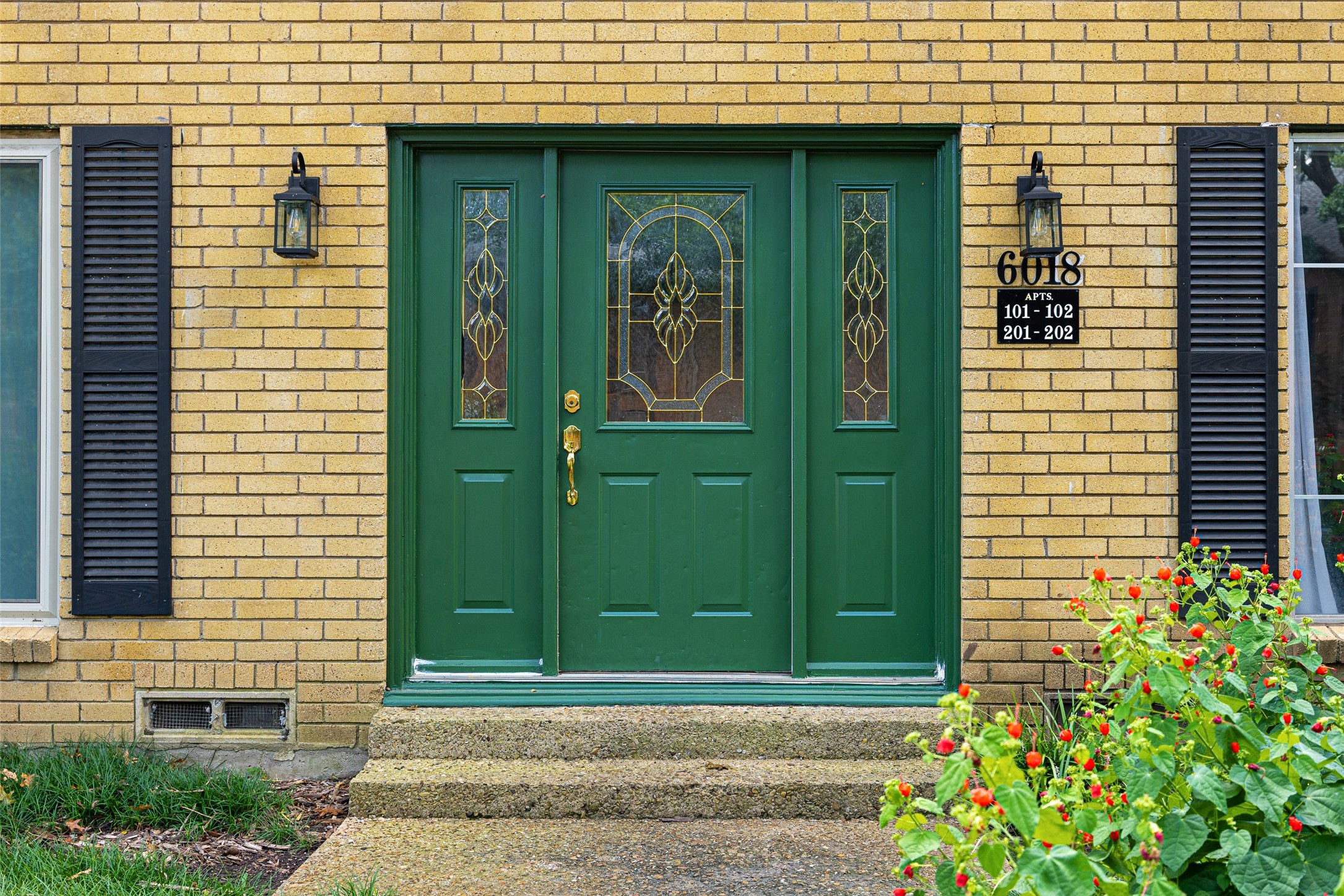 6018 E University Boulevard 201