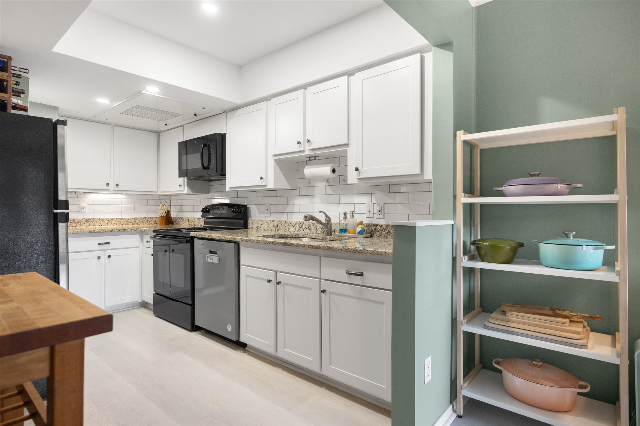 6018 E University Boulevard 201