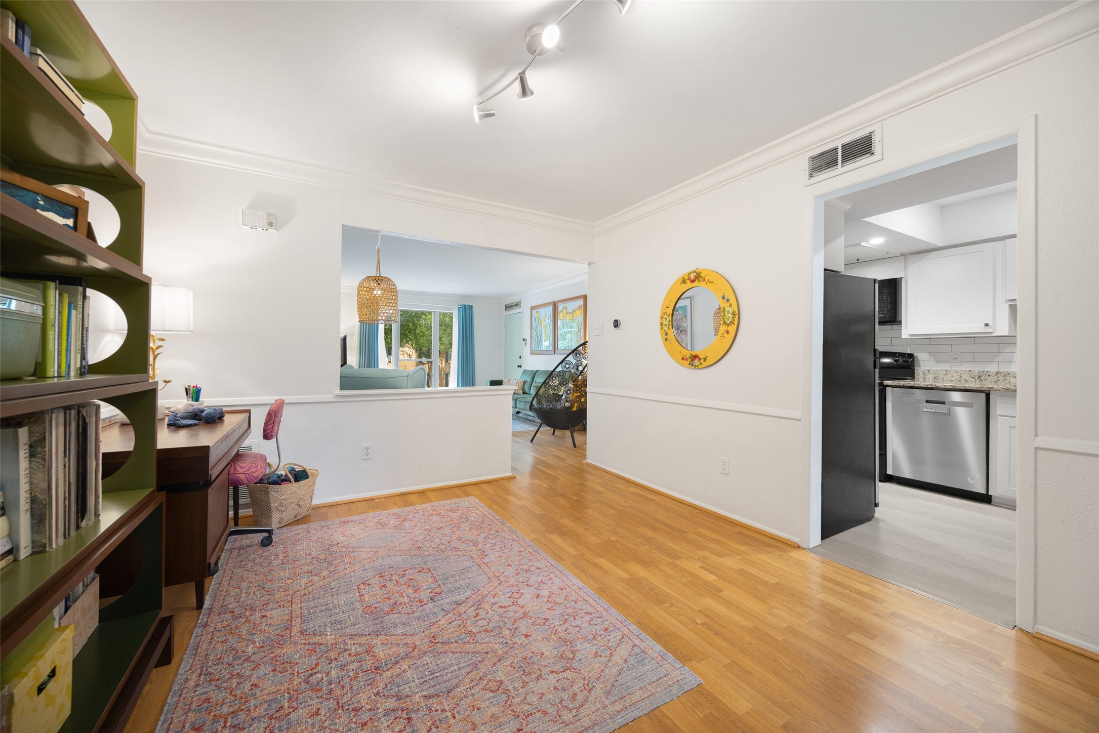 6018 E University Boulevard 201