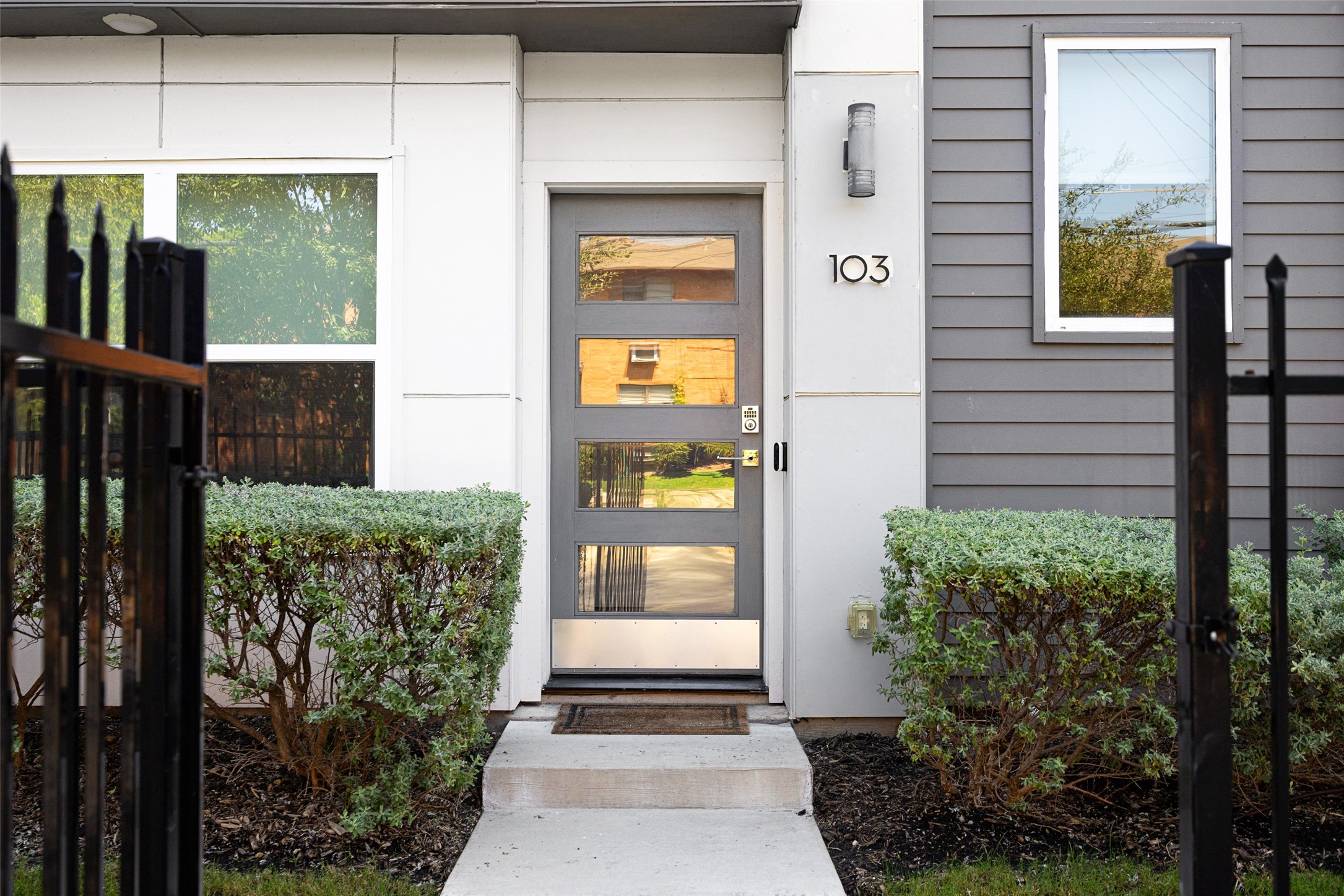 1727 Caddo Street 103