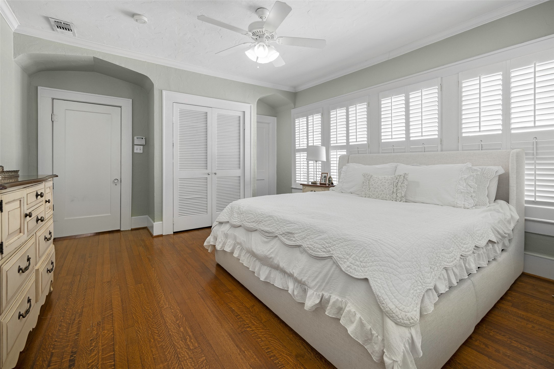 5523 Ridgedale Avenue