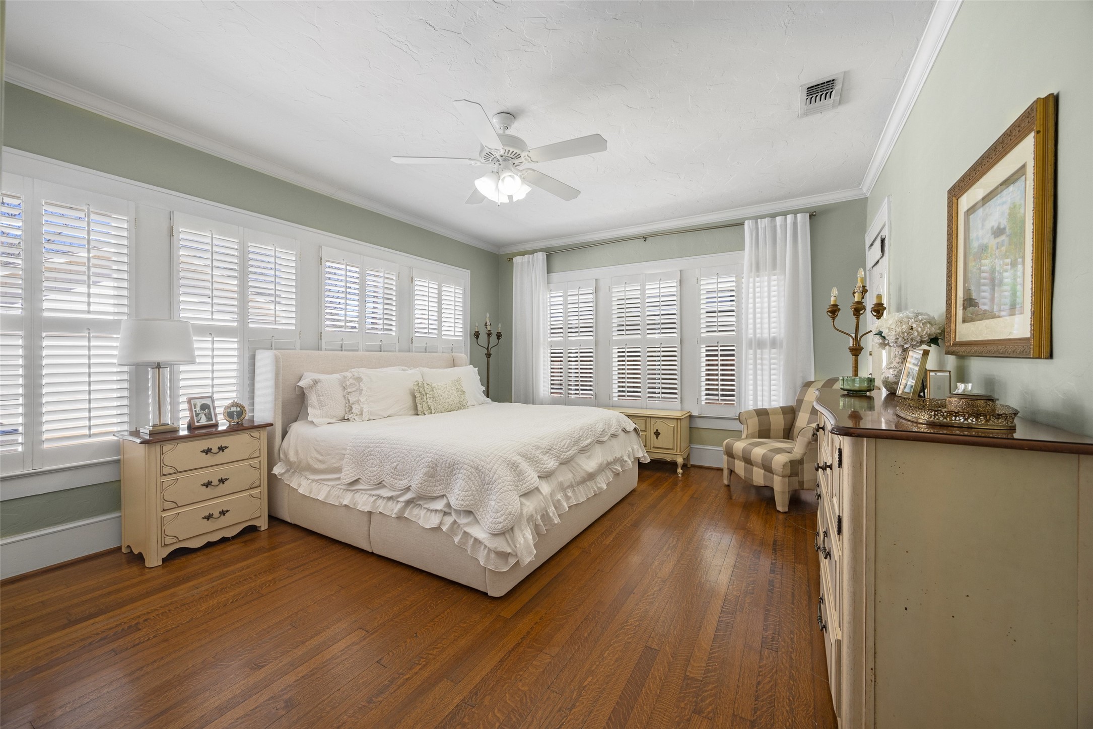 5523 Ridgedale Avenue