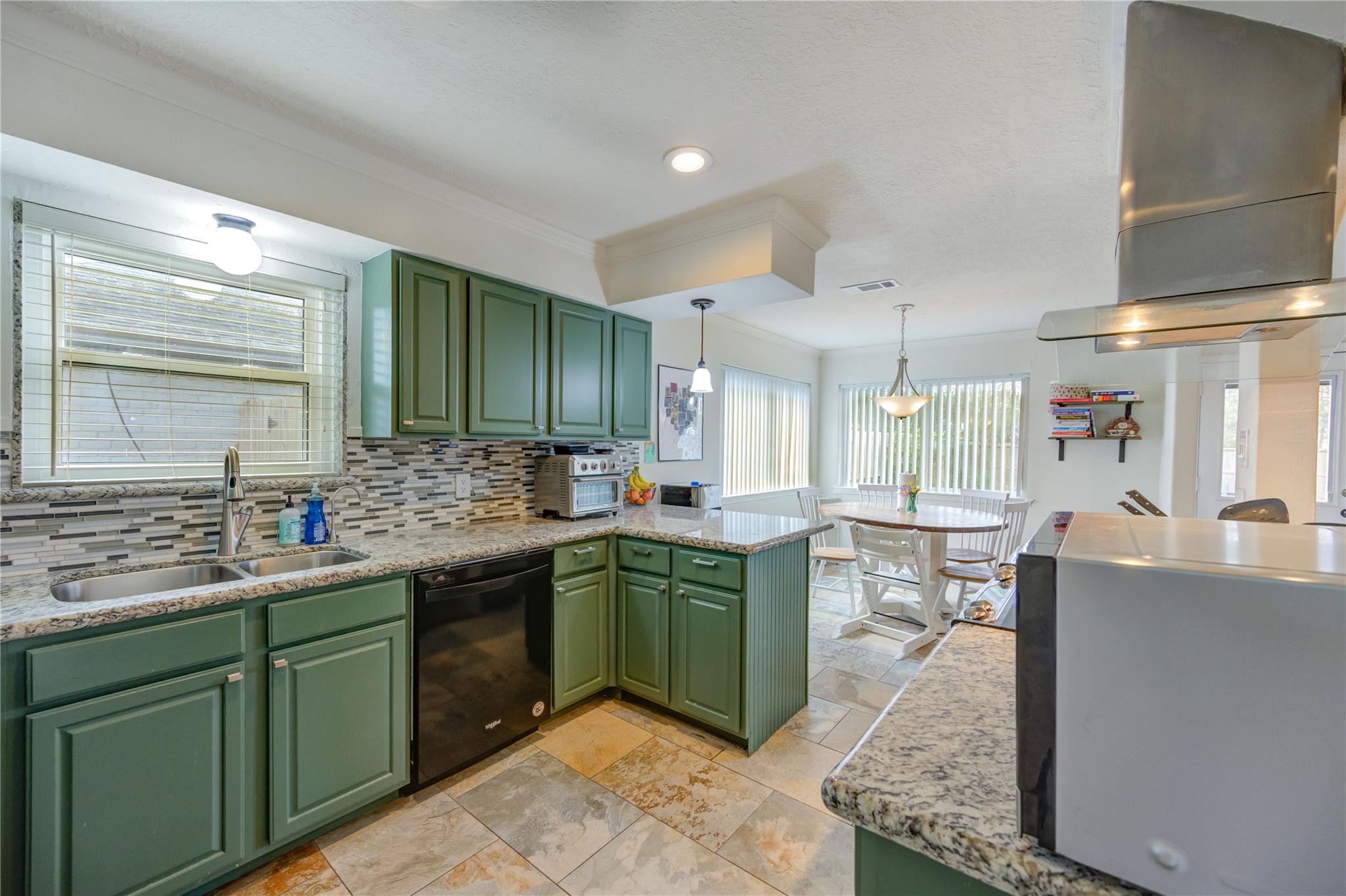 2410 Parkview Drive, Pearland