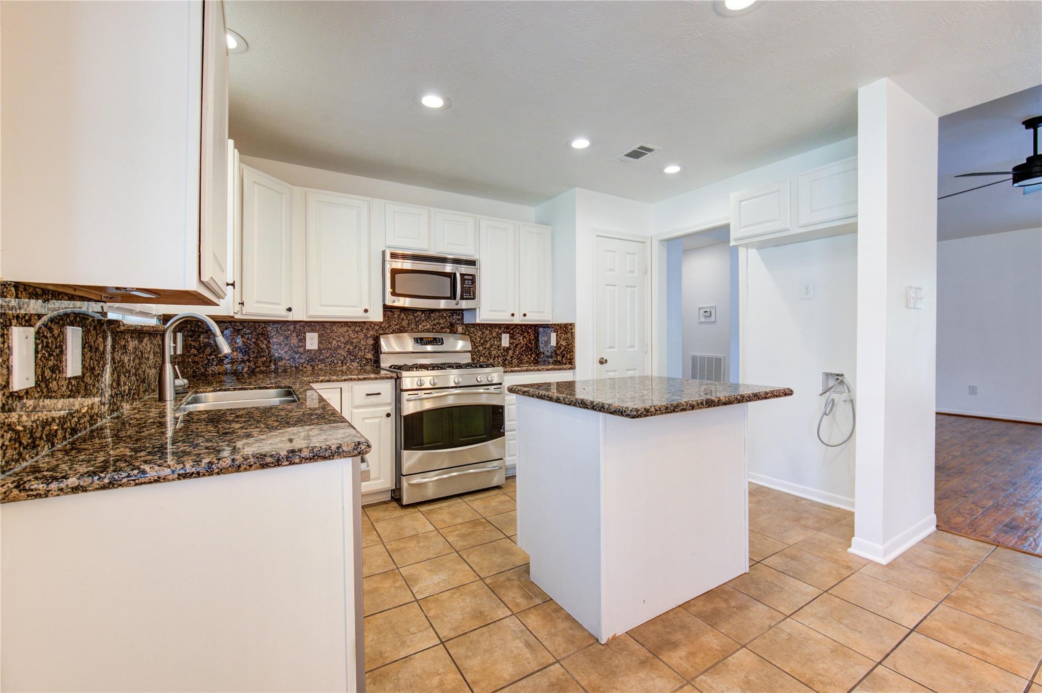 2707 Deep Anchor Way, Crosby