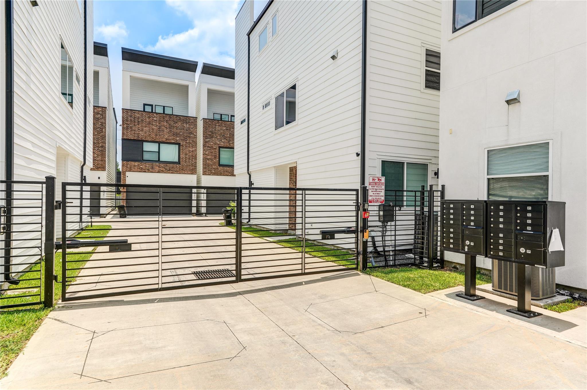 5831 Dolores Street, Houston