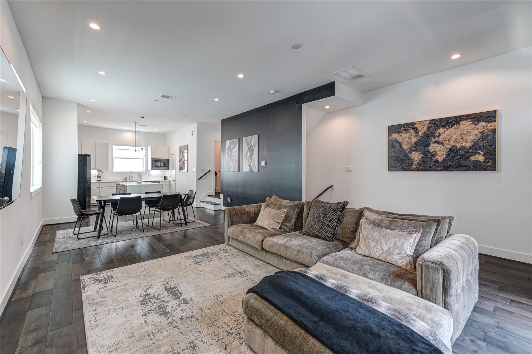 5831 Dolores Street, Houston