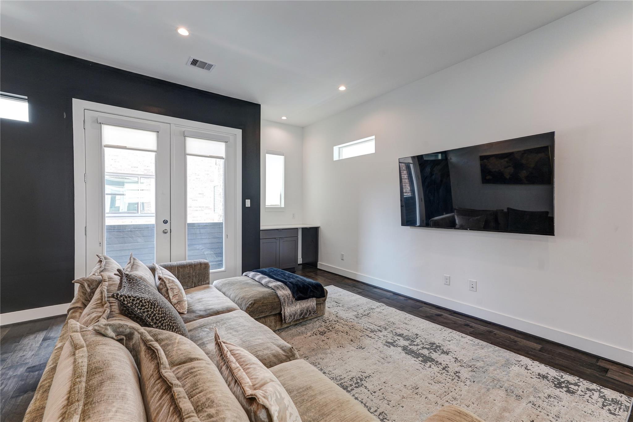 5831 Dolores Street, Houston