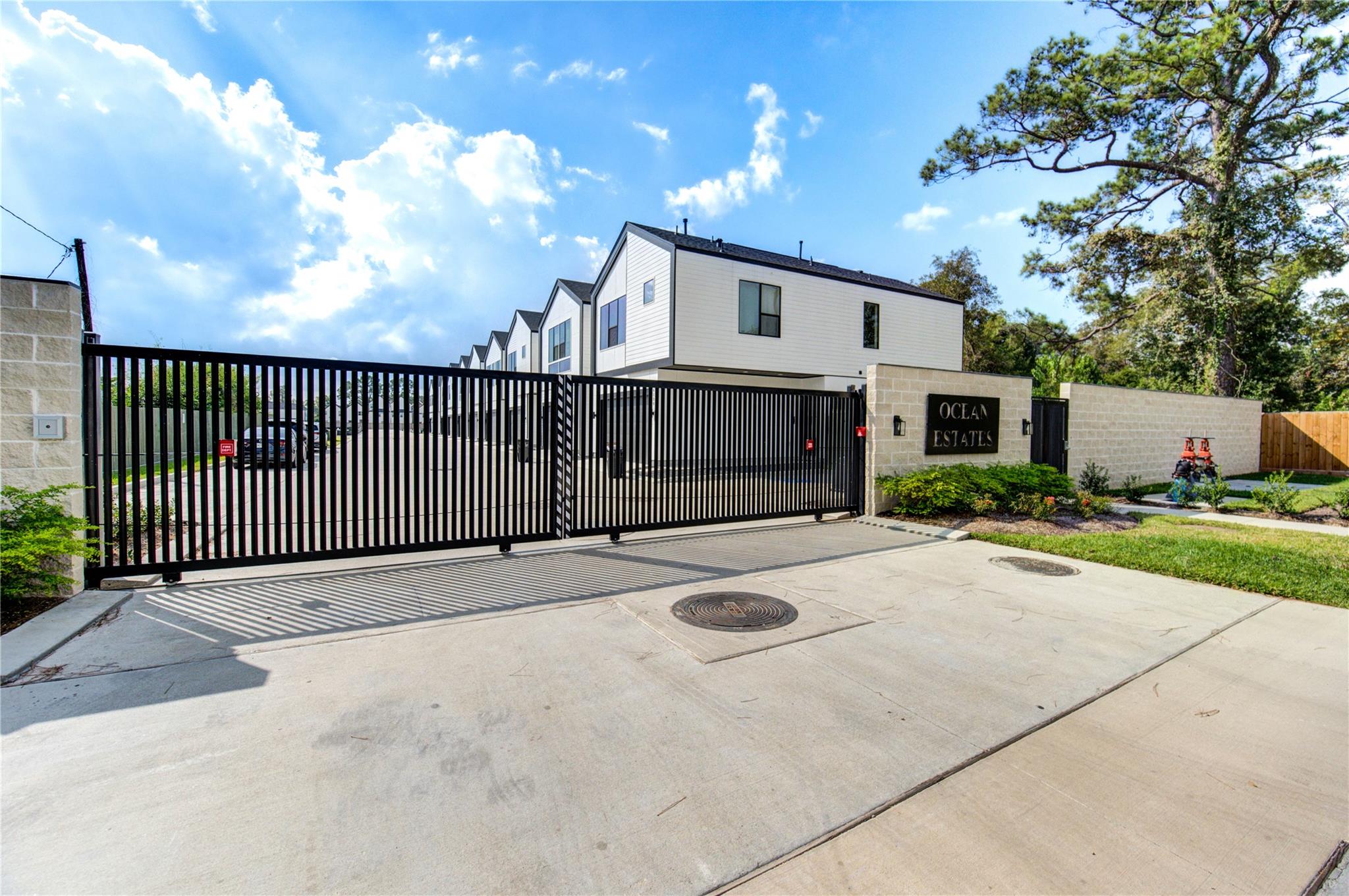6121 Pacific Forest, Houston