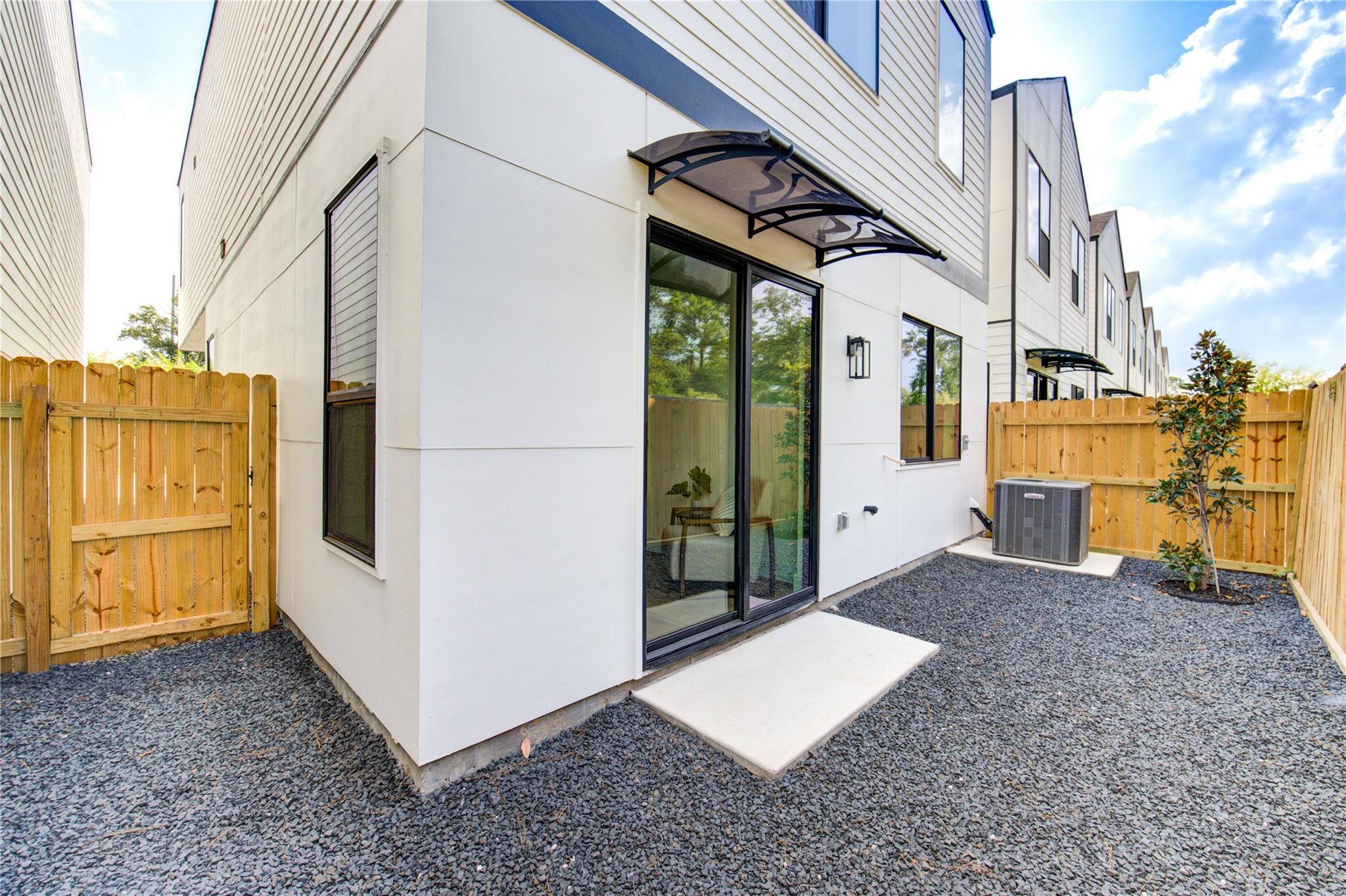 6121 Pacific Forest, Houston