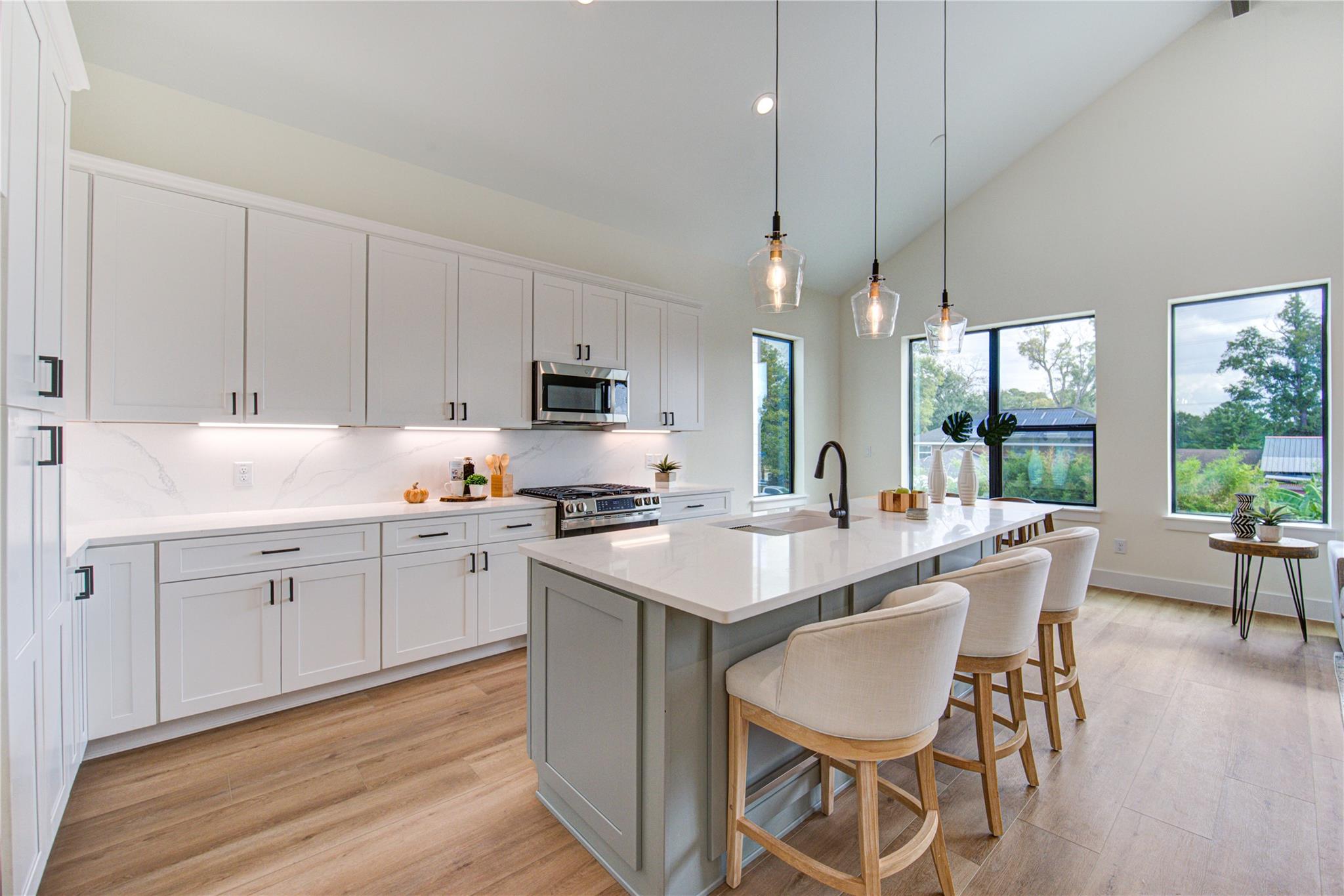 6121 Pacific Forest, Houston