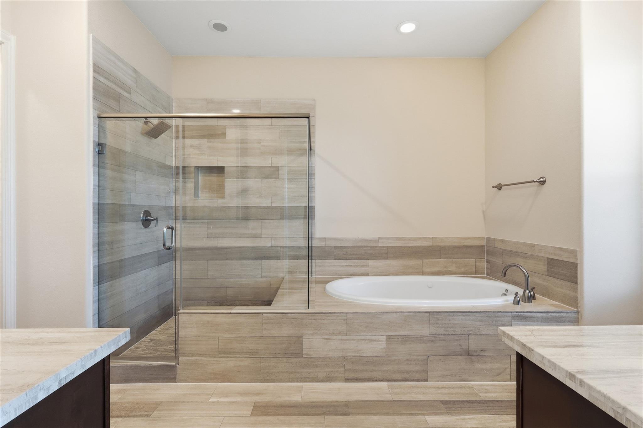 2134 Lakeshore Edge Drive