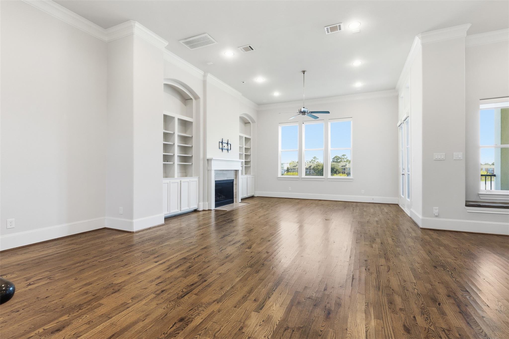 2134 Lakeshore Edge Drive