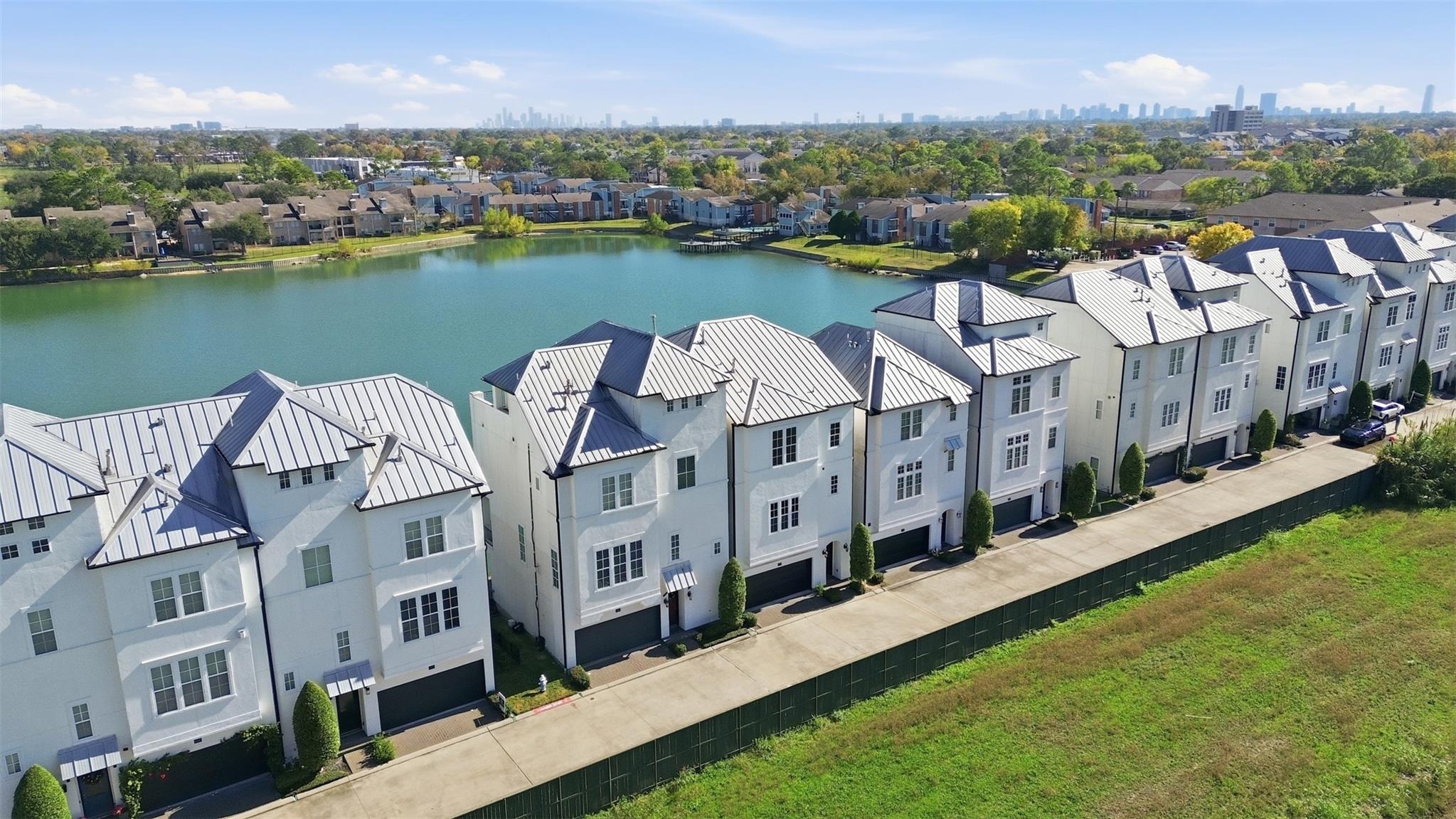 2134 Lakeshore Edge Drive