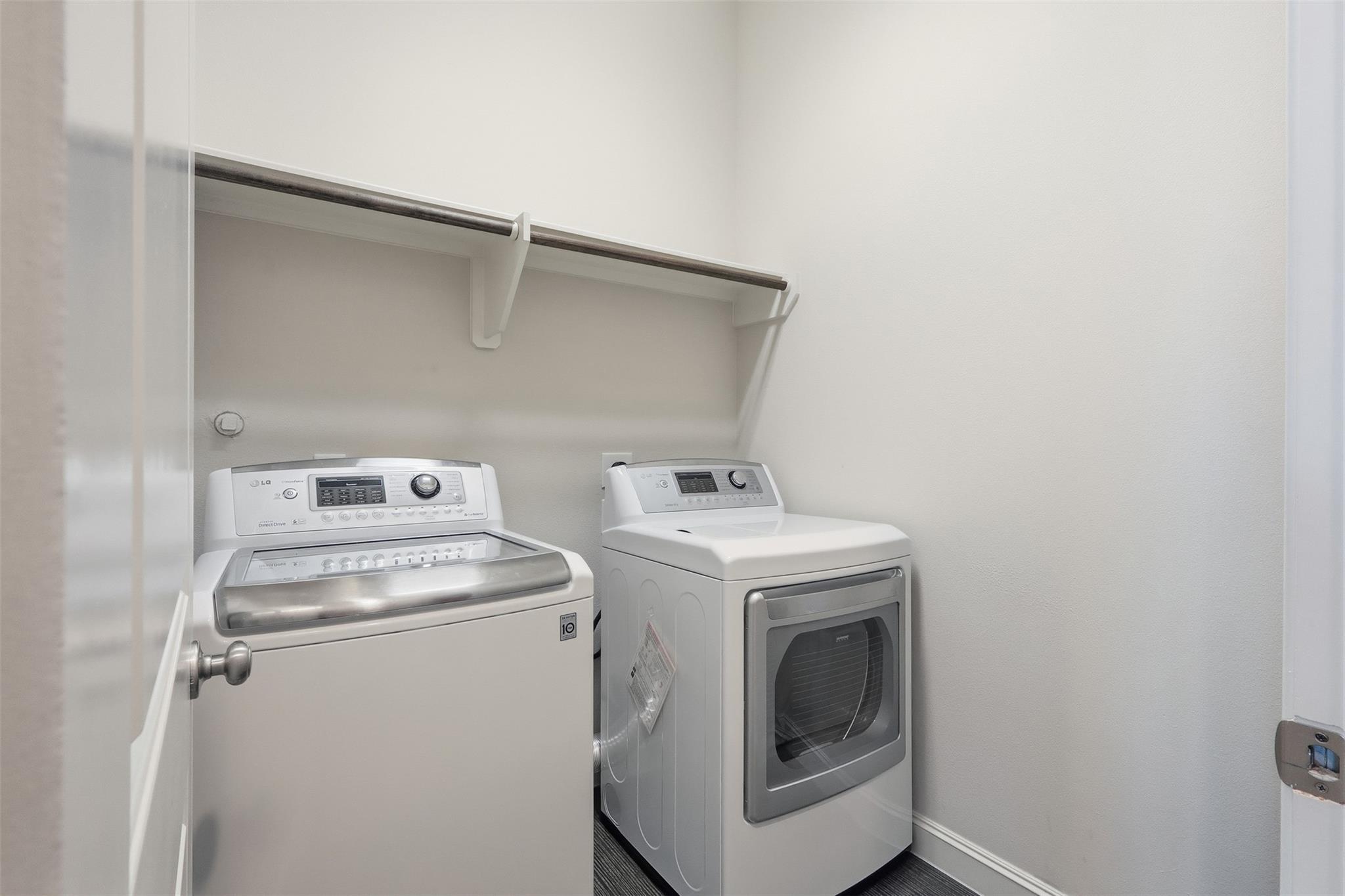 2134 Lakeshore Edge Drive