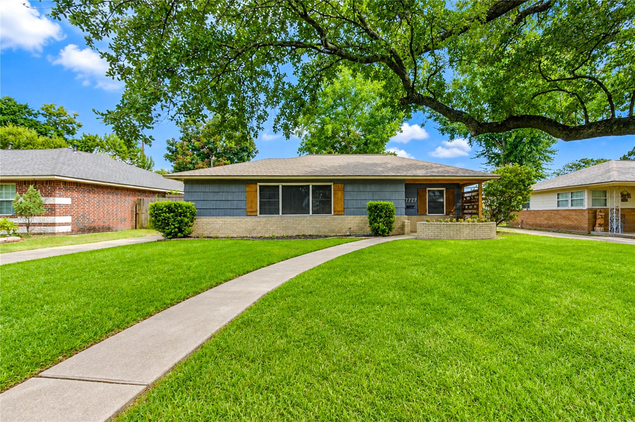 7727 Oak Vista Street
