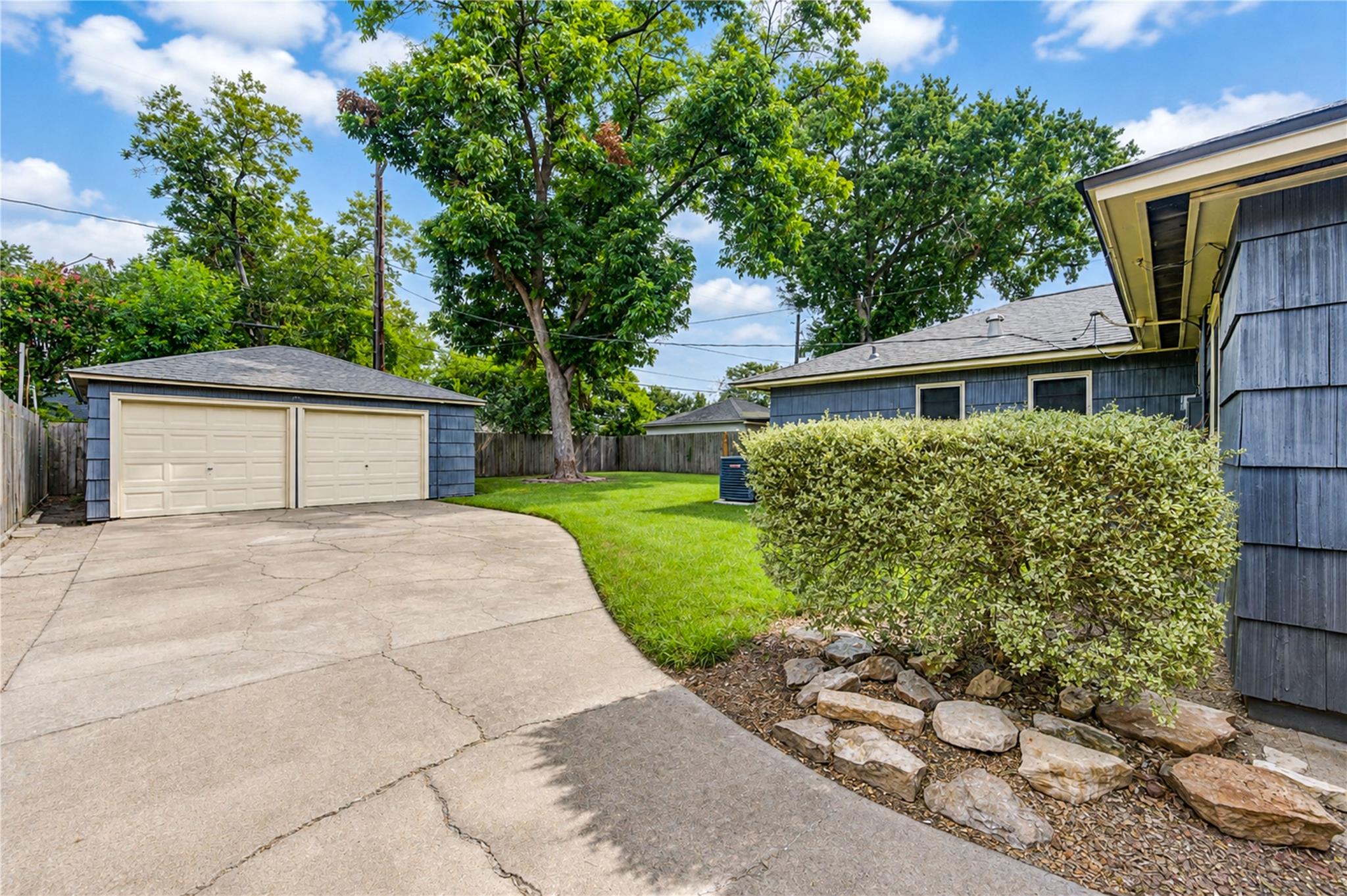 7727 Oak Vista Street